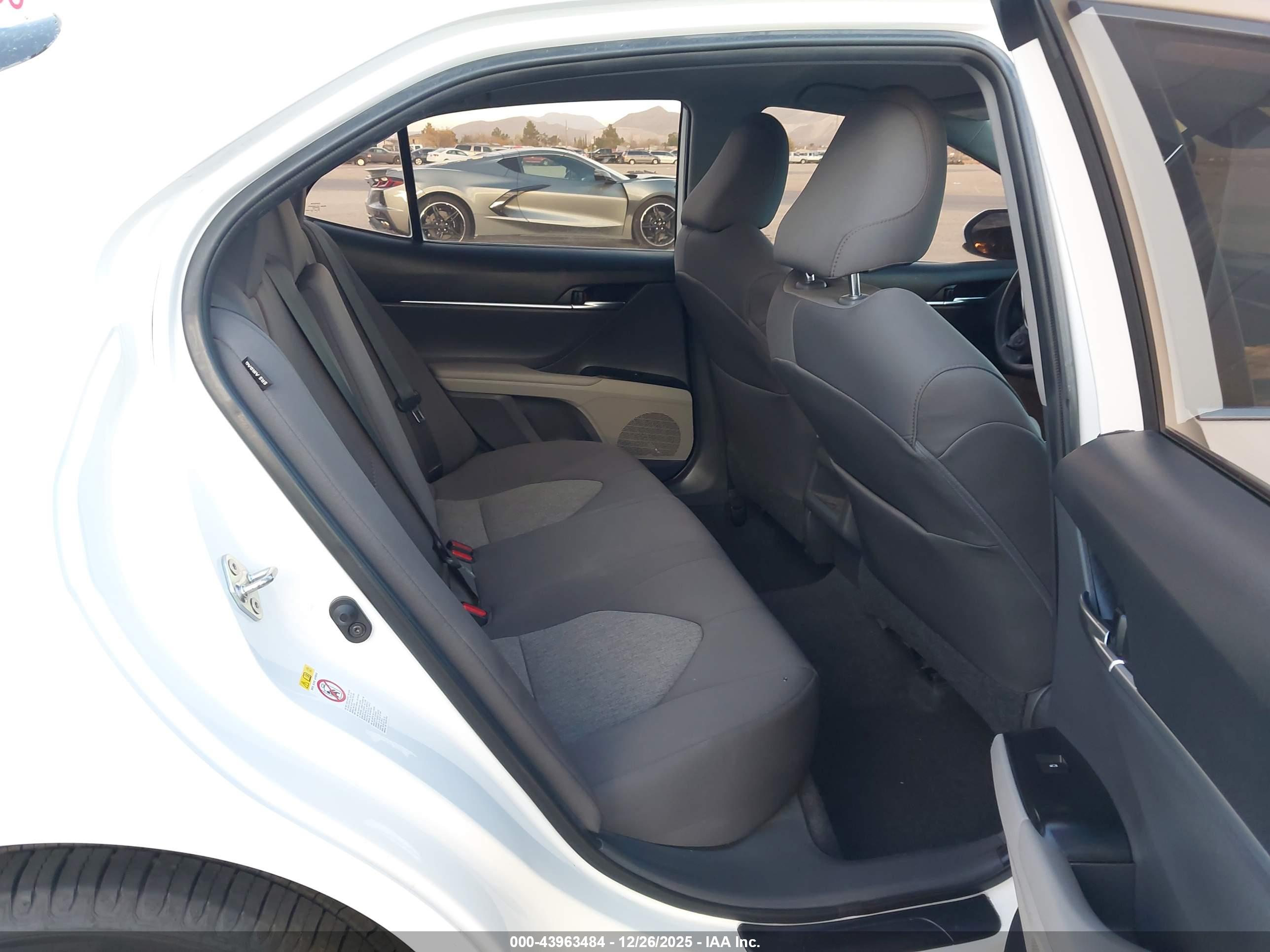 TOYOTA CAMRY image 8