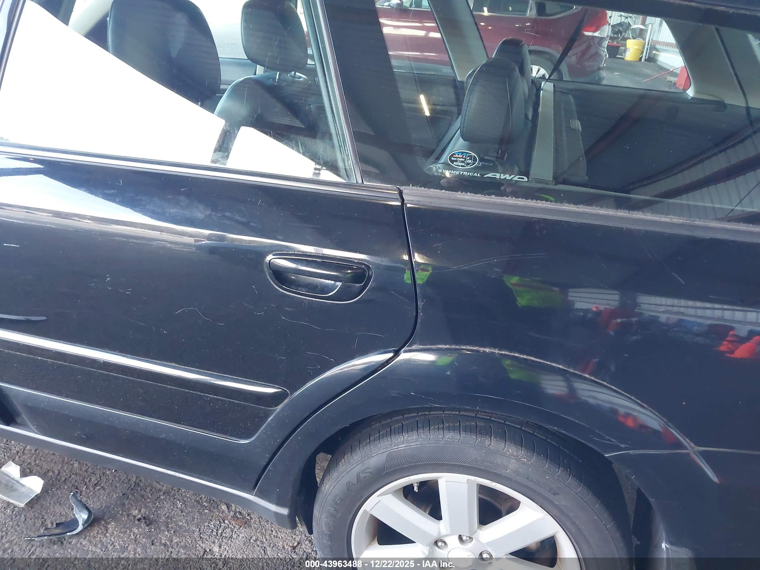 SUBARU OUTBACK image 6