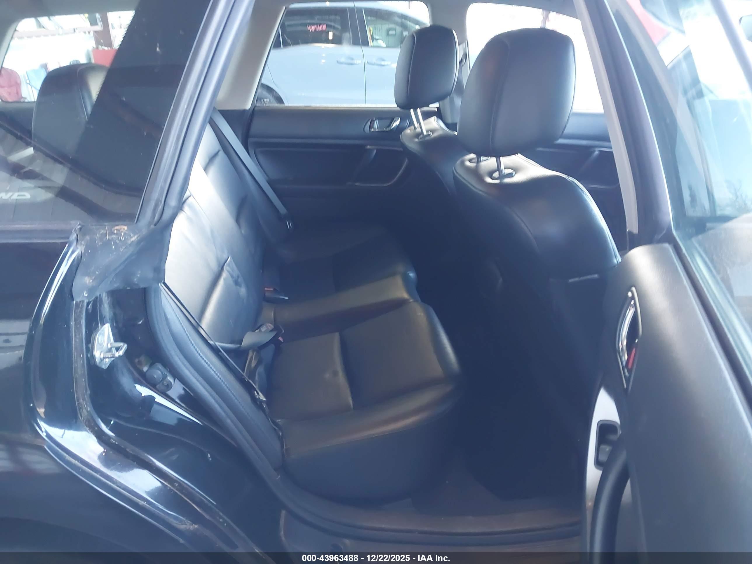 SUBARU OUTBACK image 8