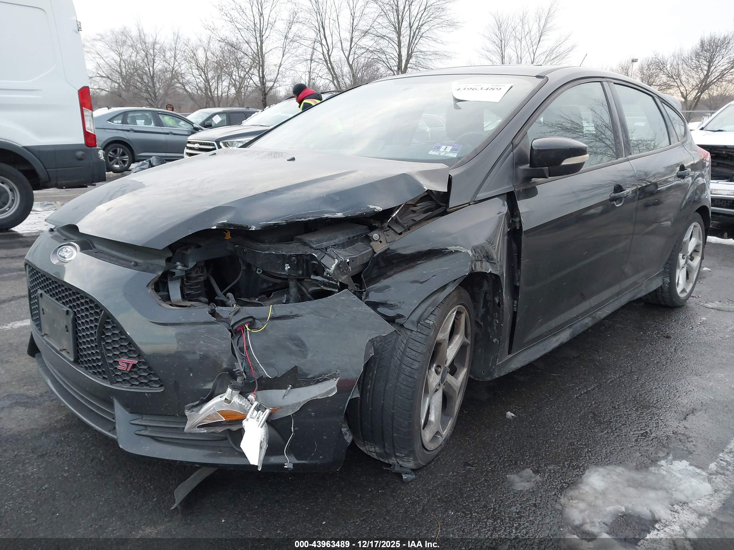 FORD FOCUS image 2