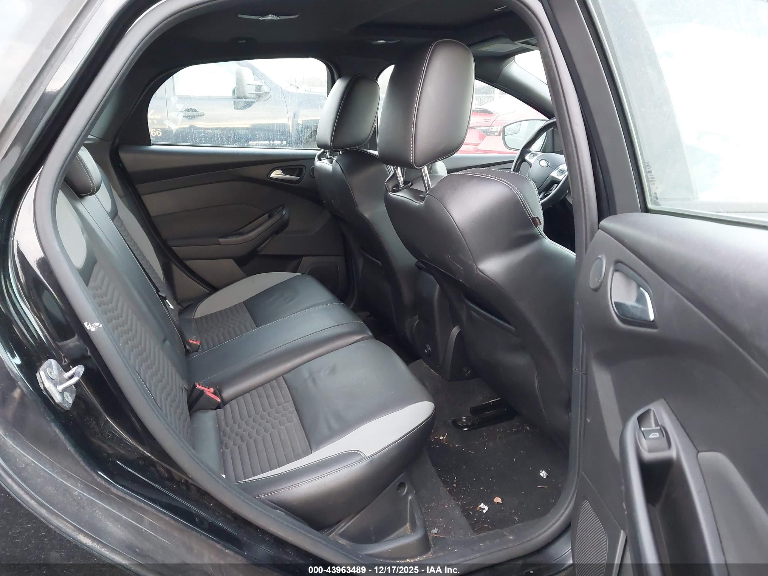 FORD FOCUS image 8