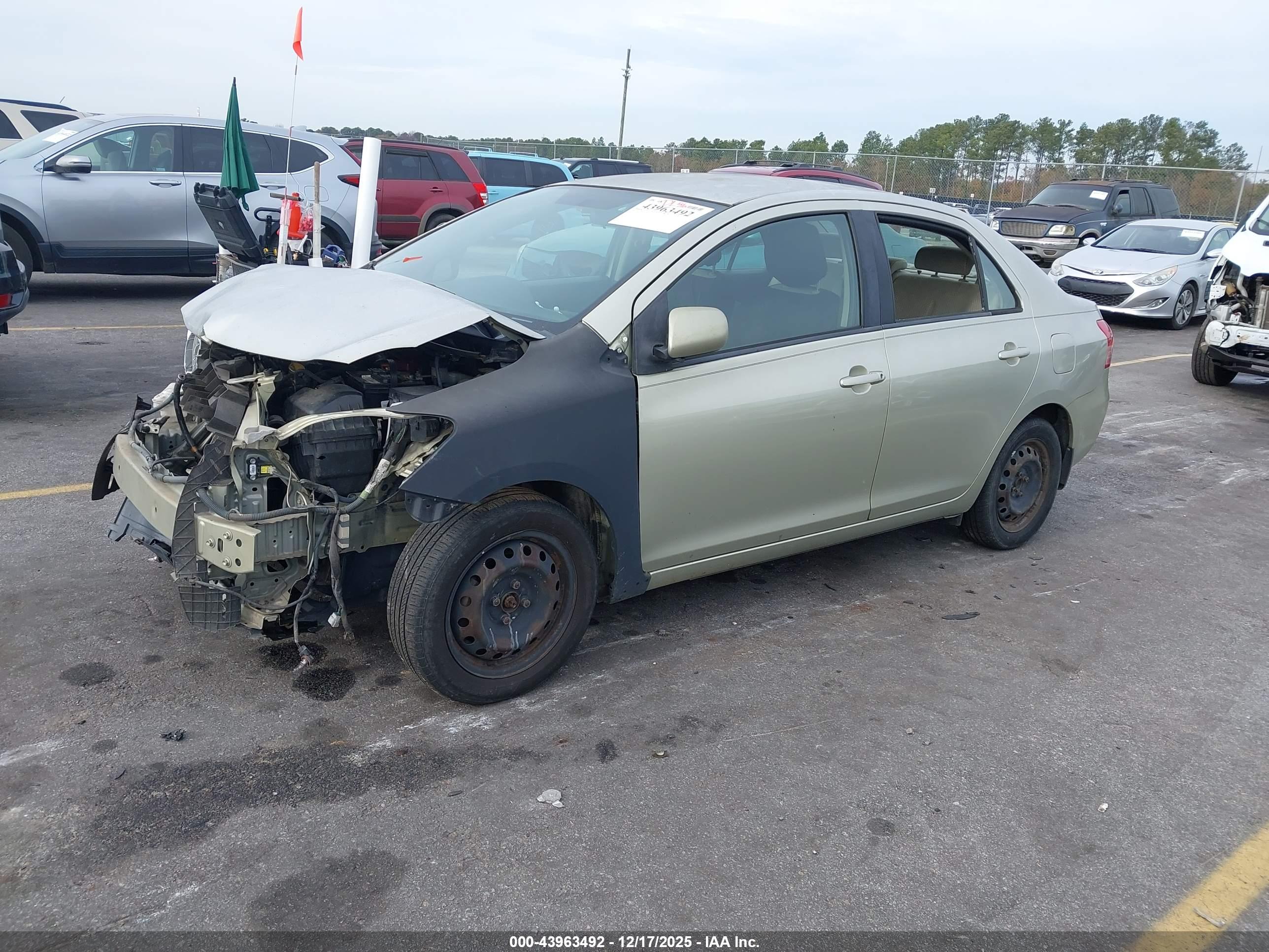 TOYOTA YARIS image 2