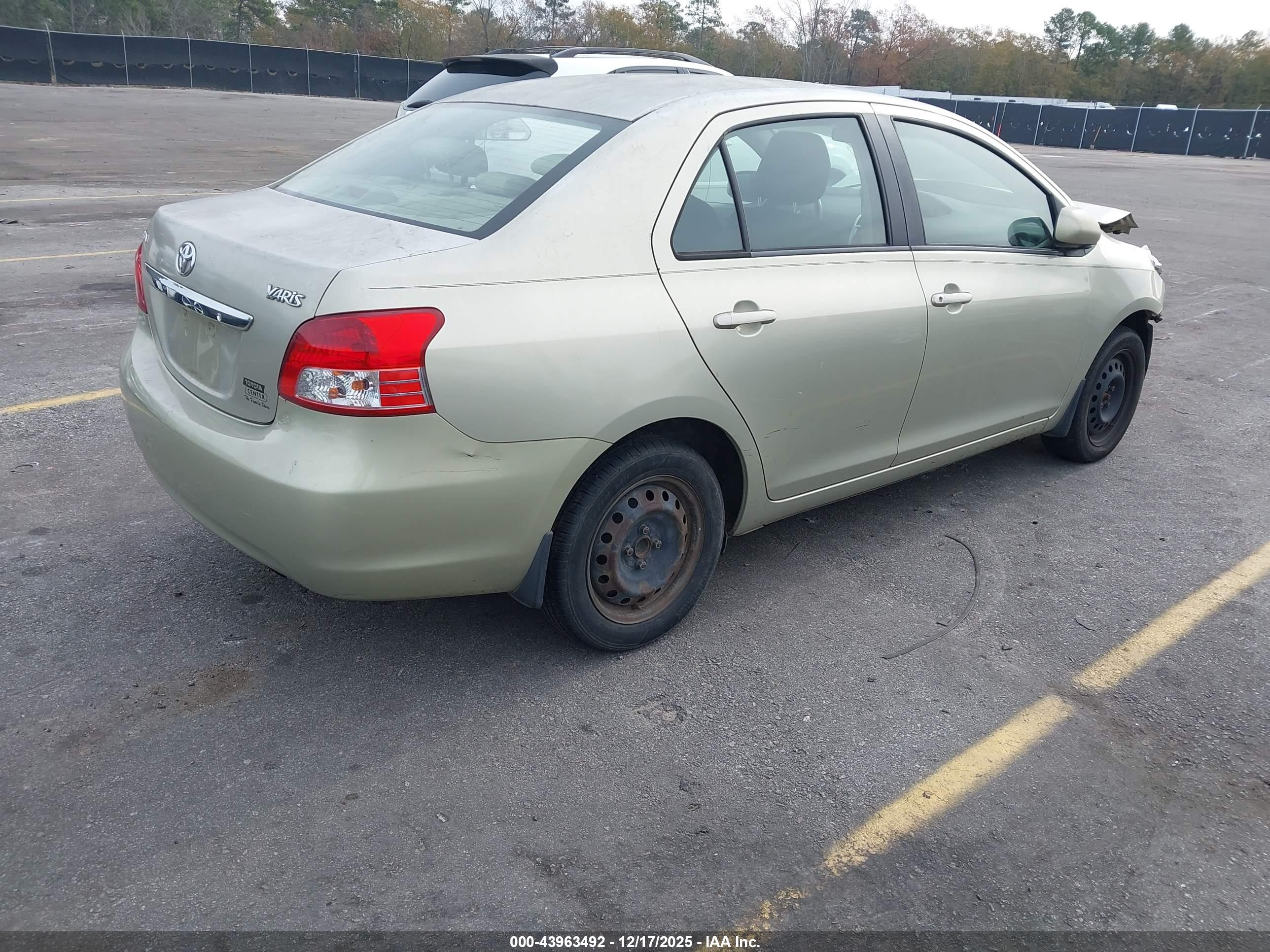 TOYOTA YARIS image 4