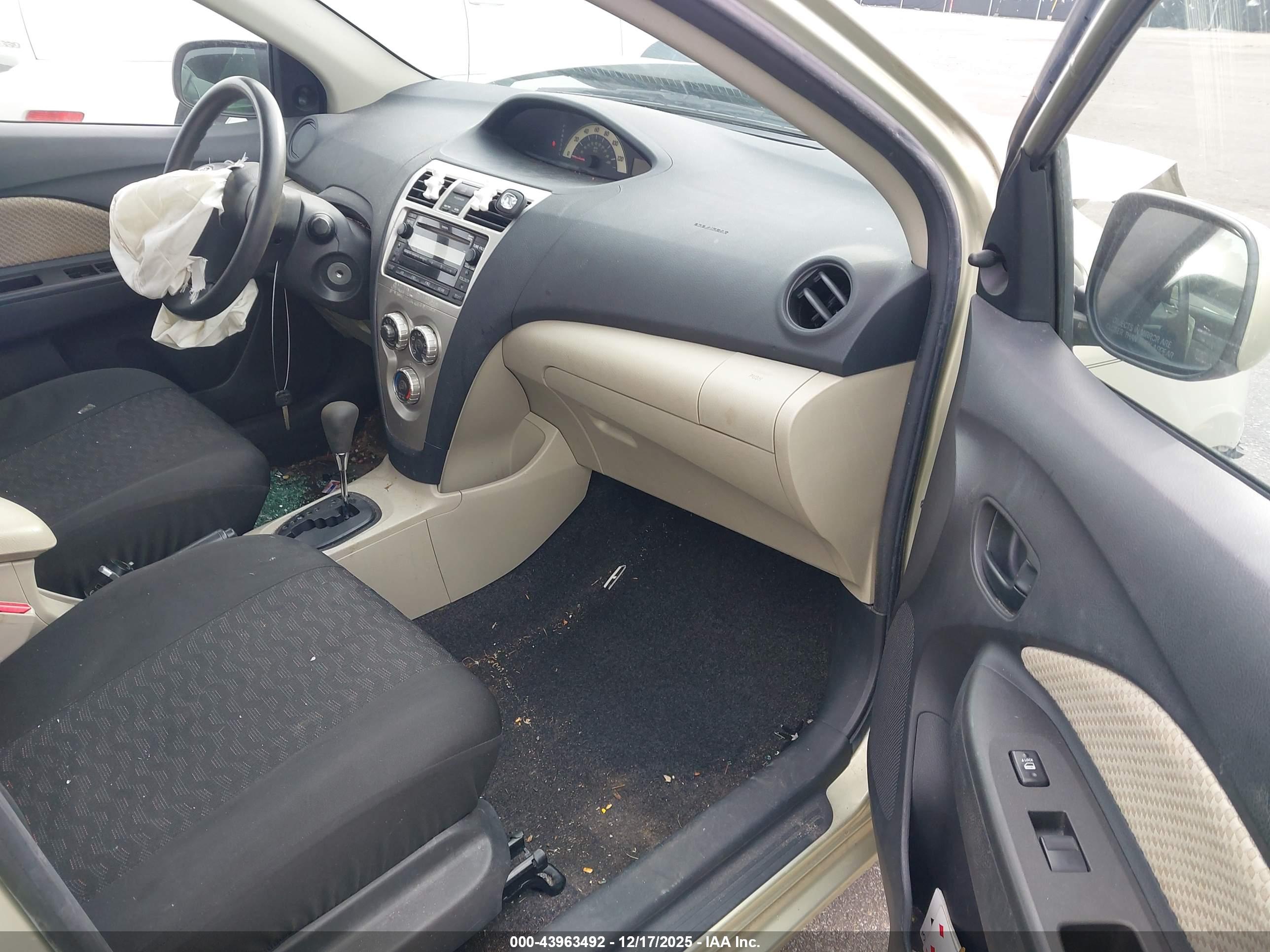 TOYOTA YARIS image 5