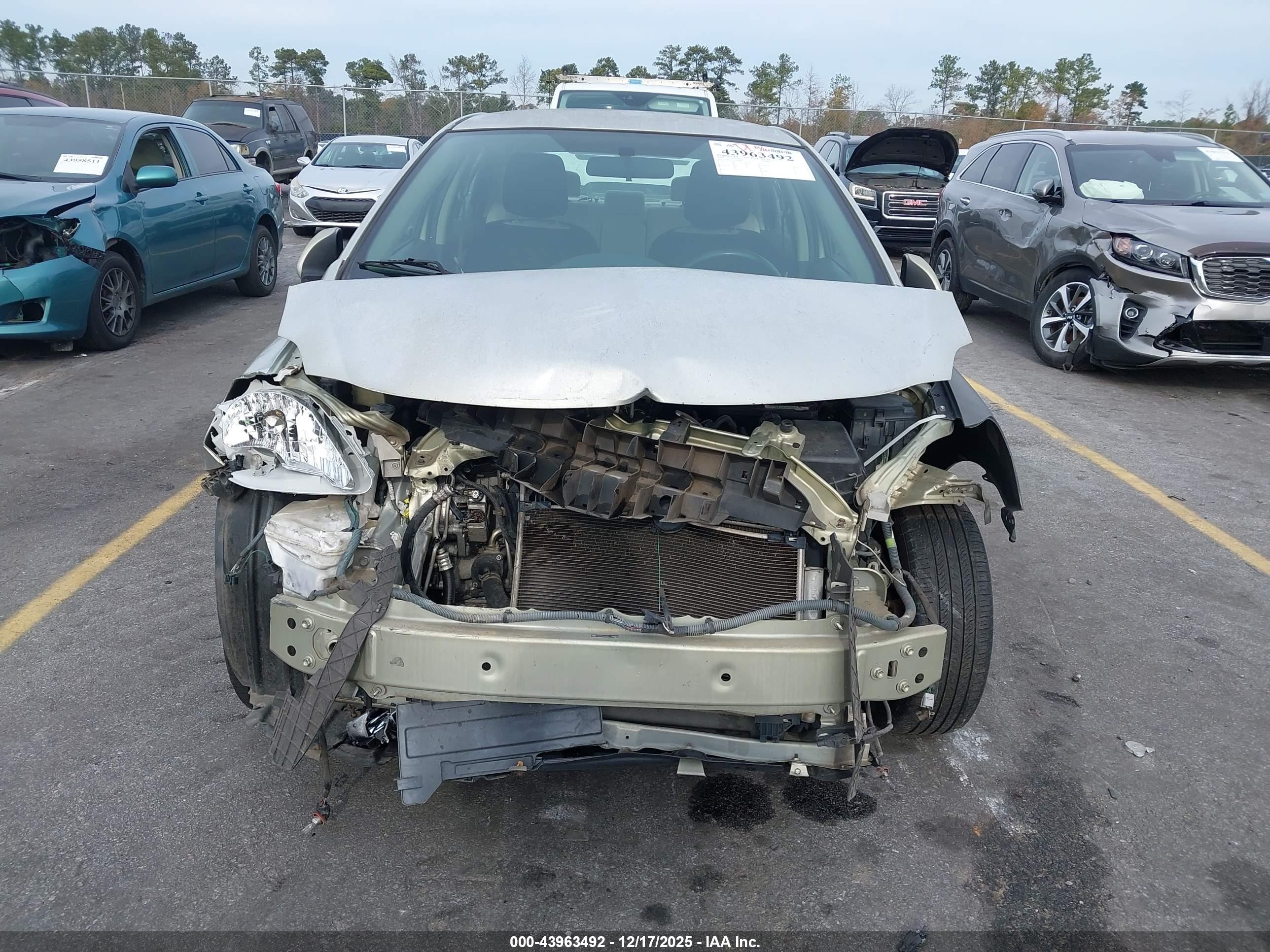 TOYOTA YARIS image 6