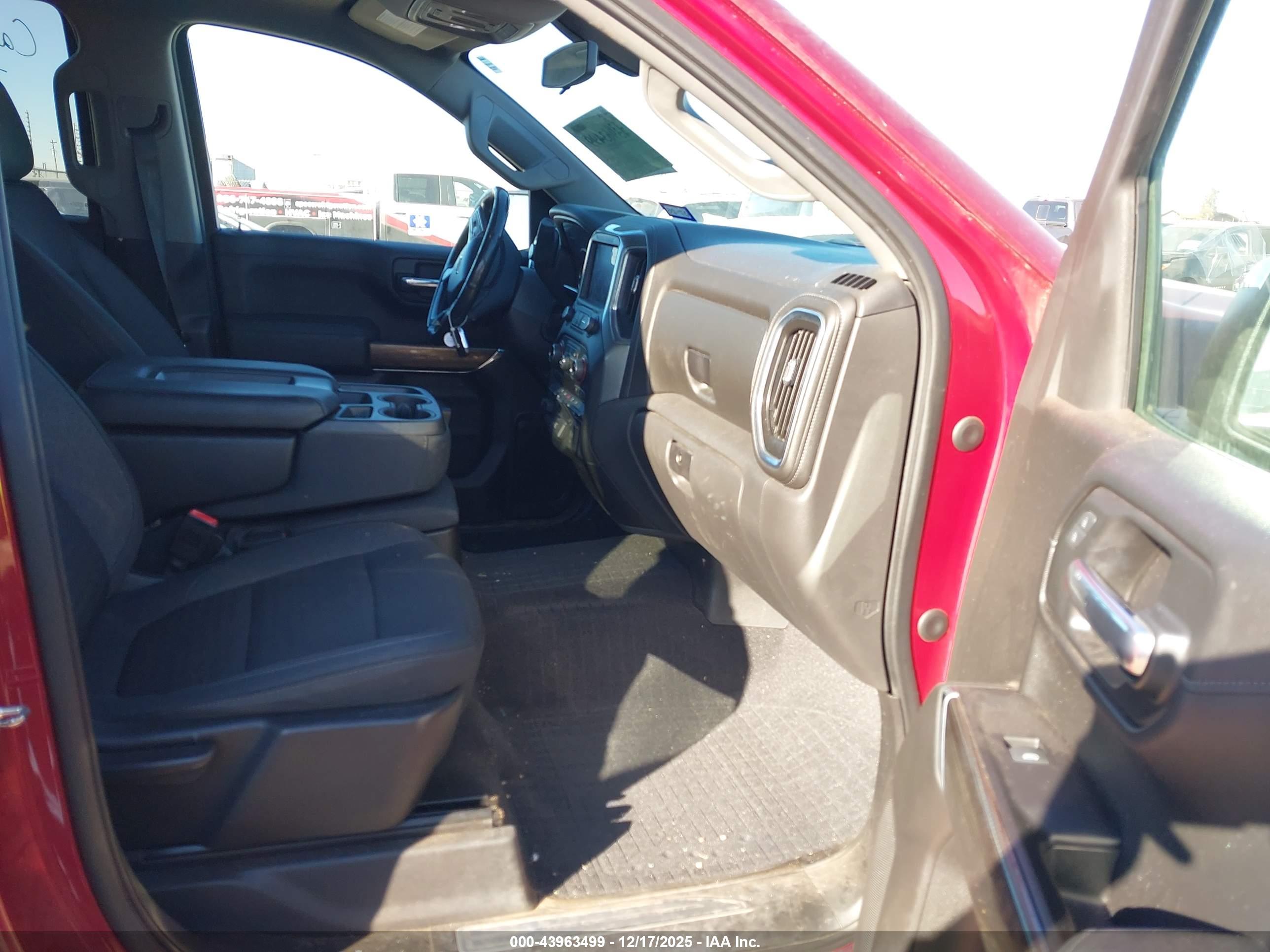 CHEVROLET SILVERADO image 5