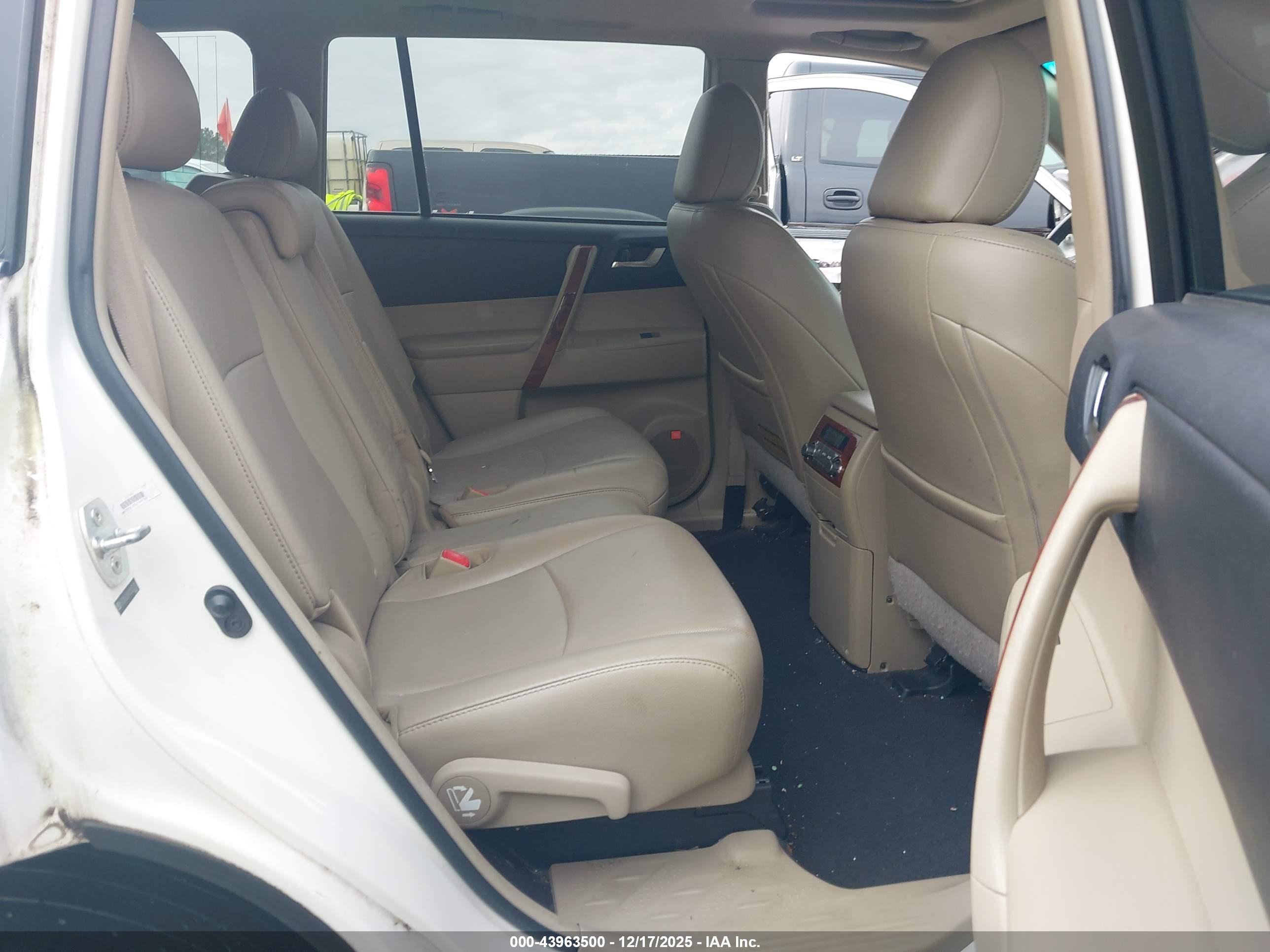 TOYOTA HIGHLANDER image 8
