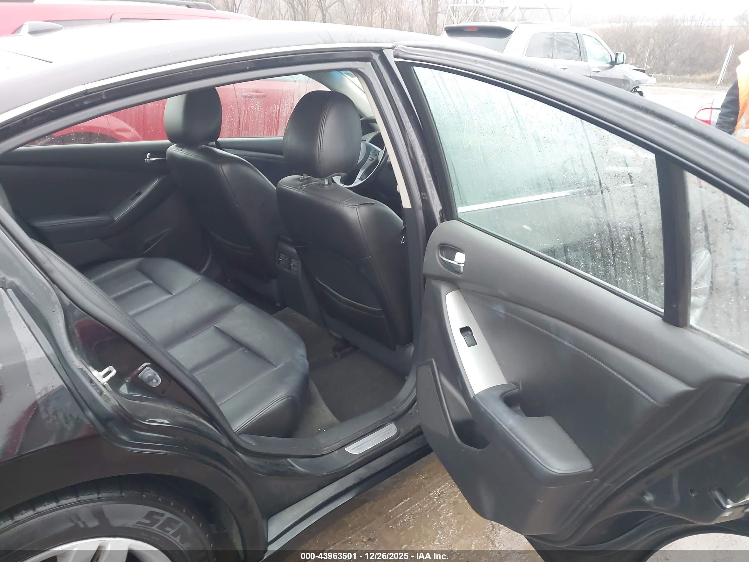 NISSAN ALTIMA image 8