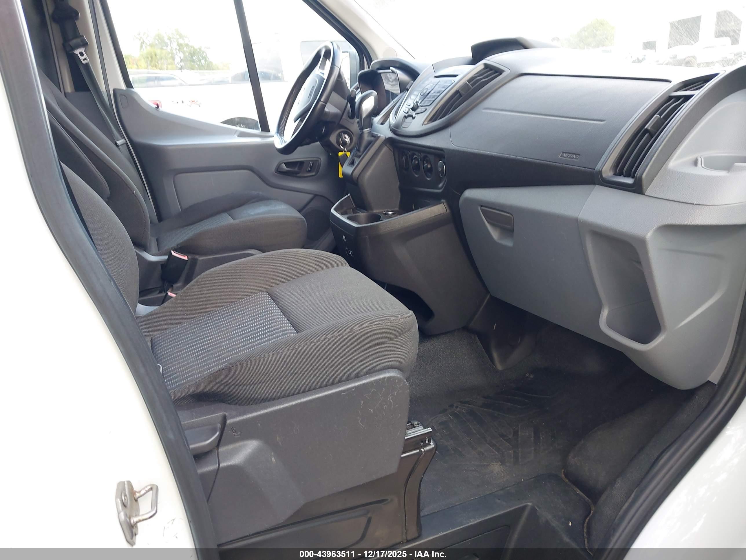 FORD TRANSIT-150 image 5