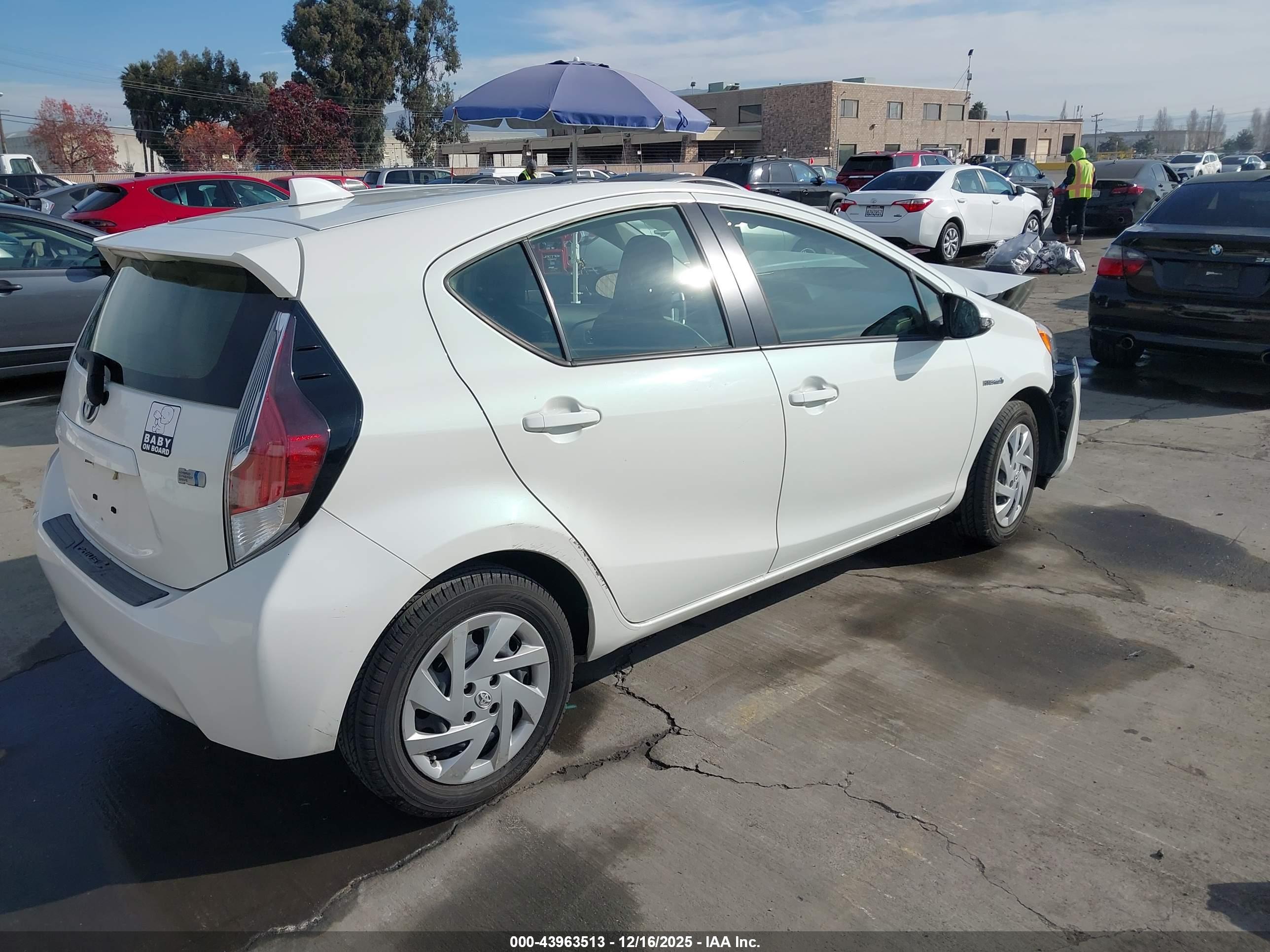 TOYOTA PRIUS image 4