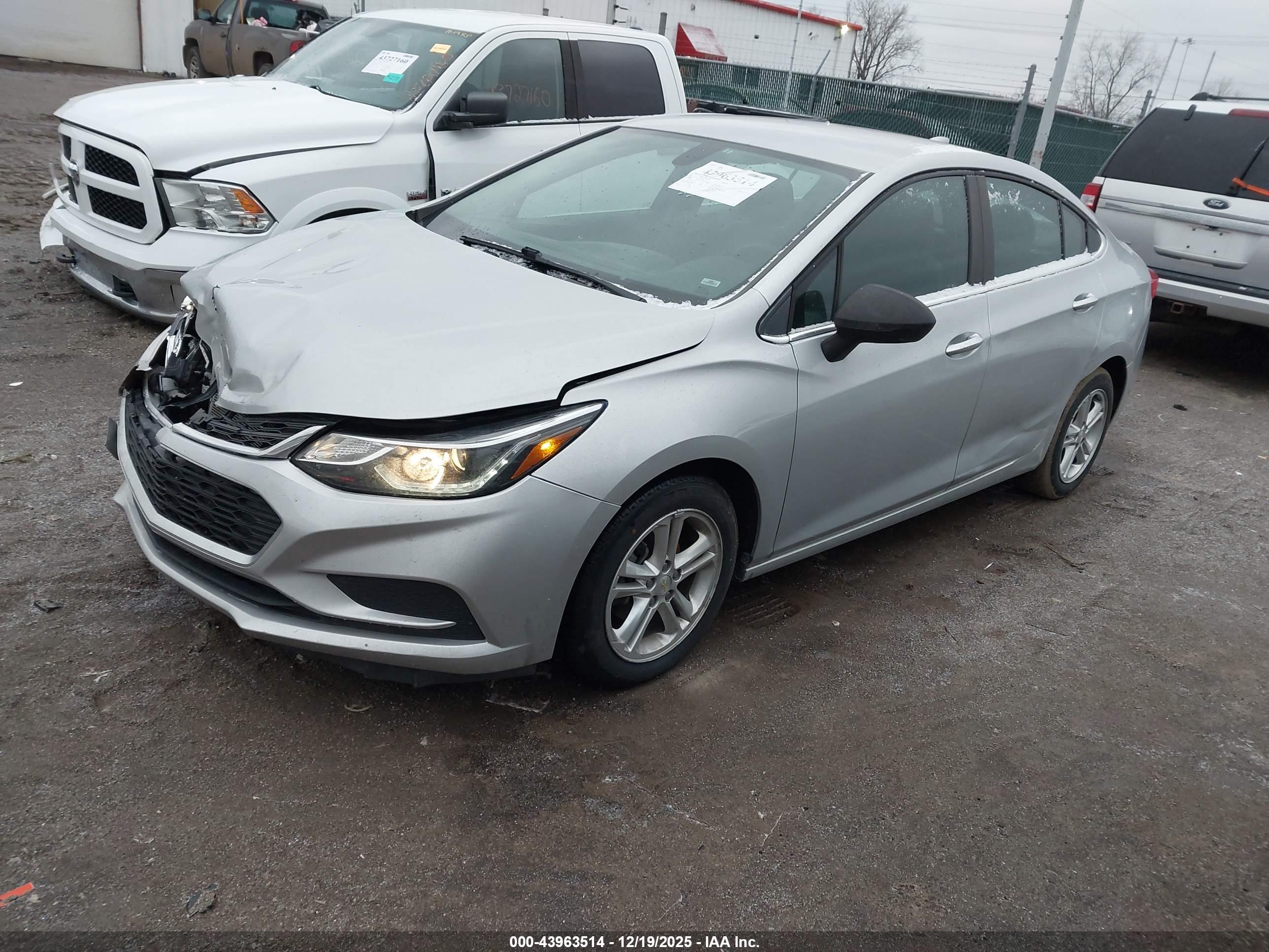 CHEVROLET CRUZE image 2