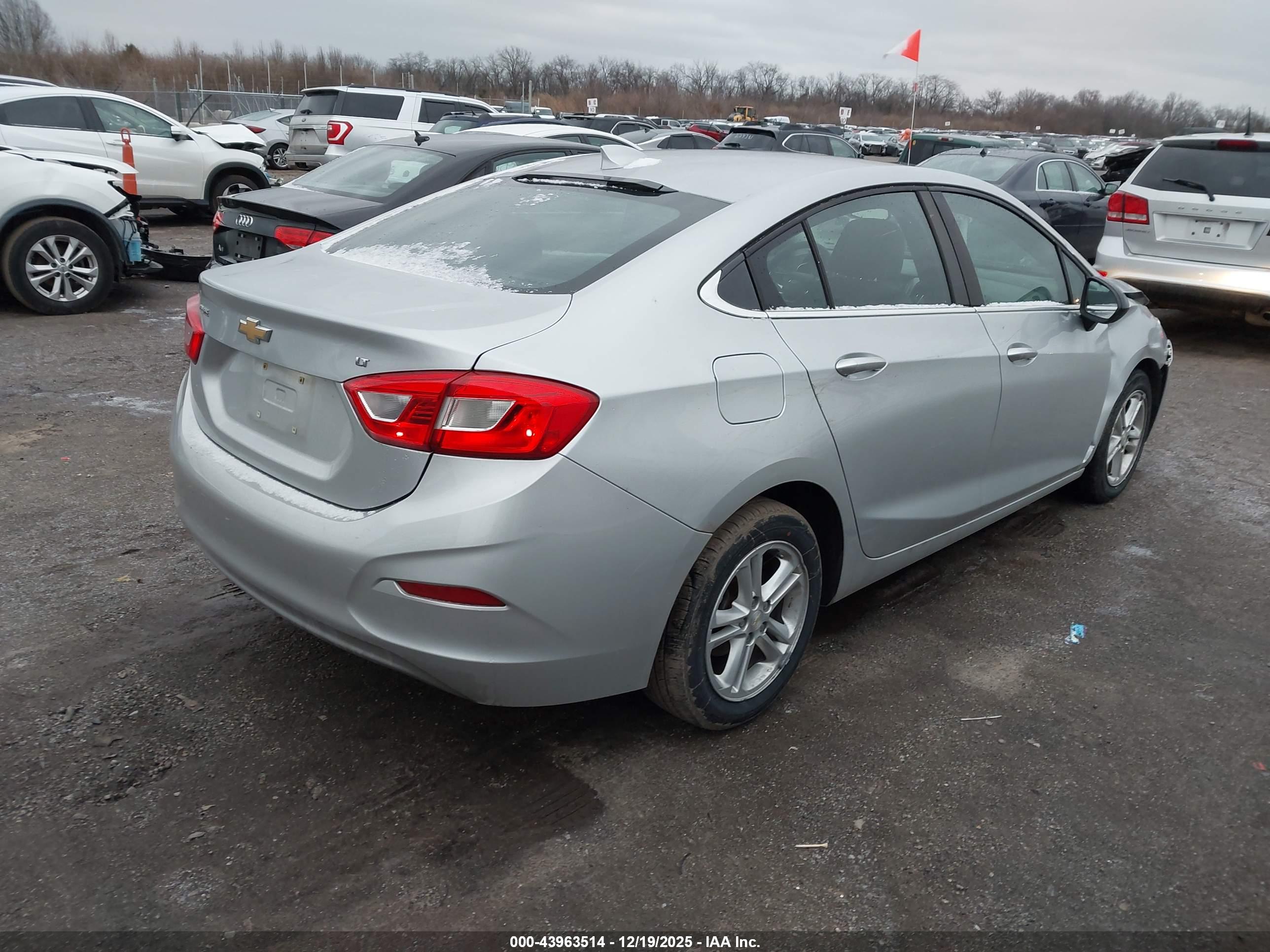 CHEVROLET CRUZE image 4