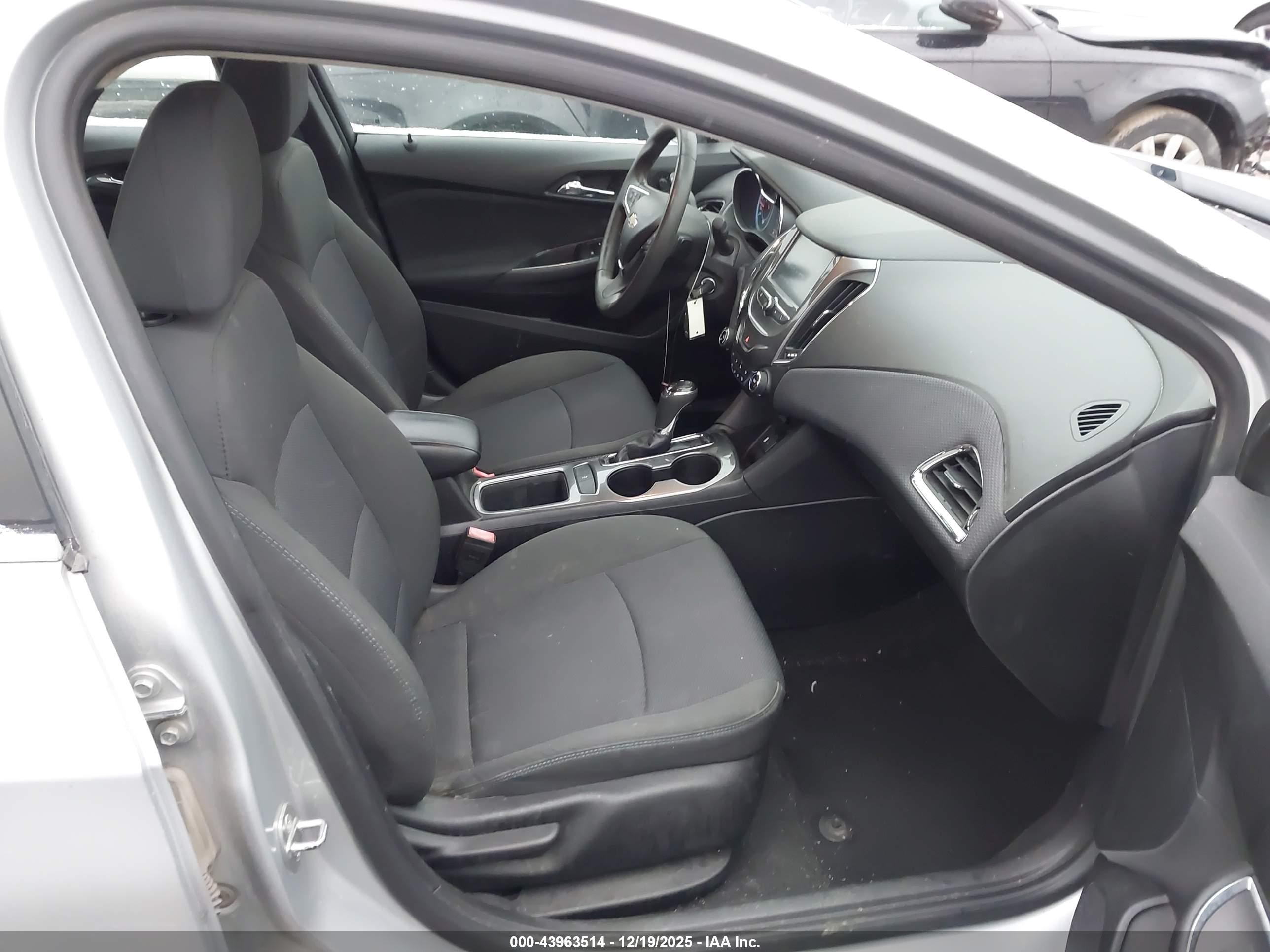 CHEVROLET CRUZE image 5
