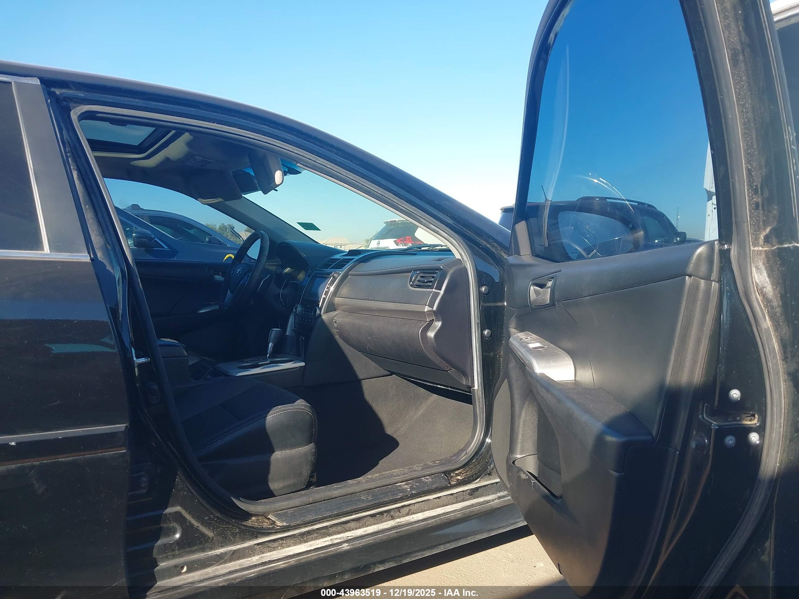 TOYOTA CAMRY image 5