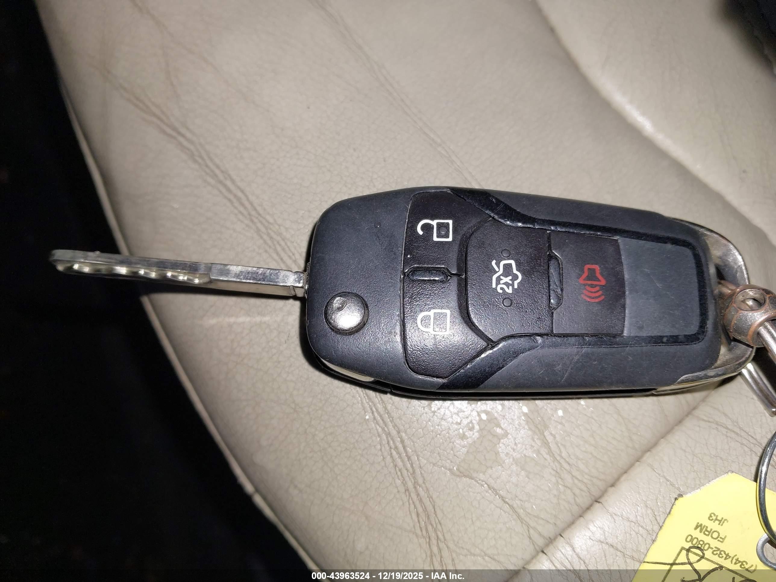 FORD FUSION image 11