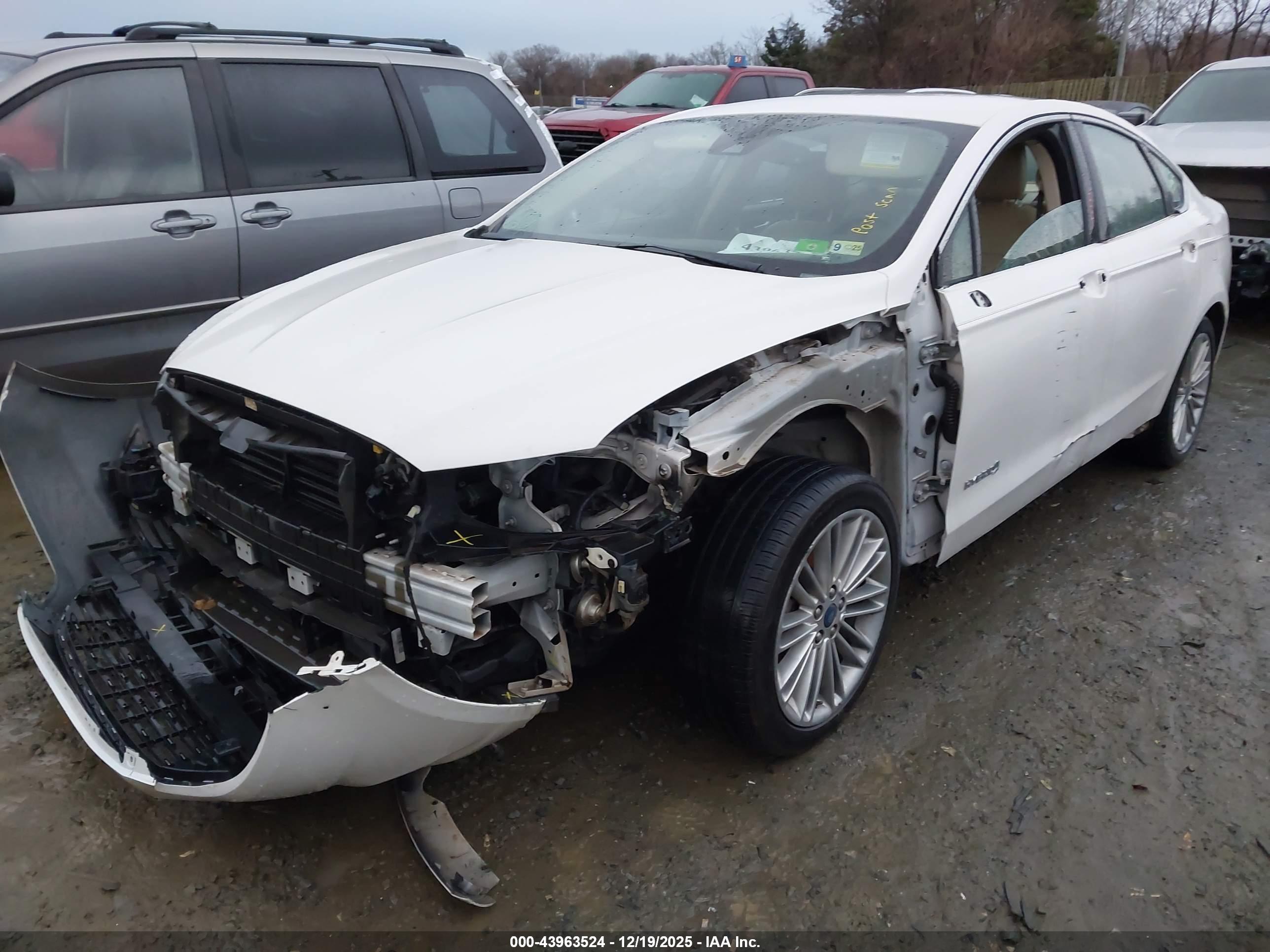 FORD FUSION image 2