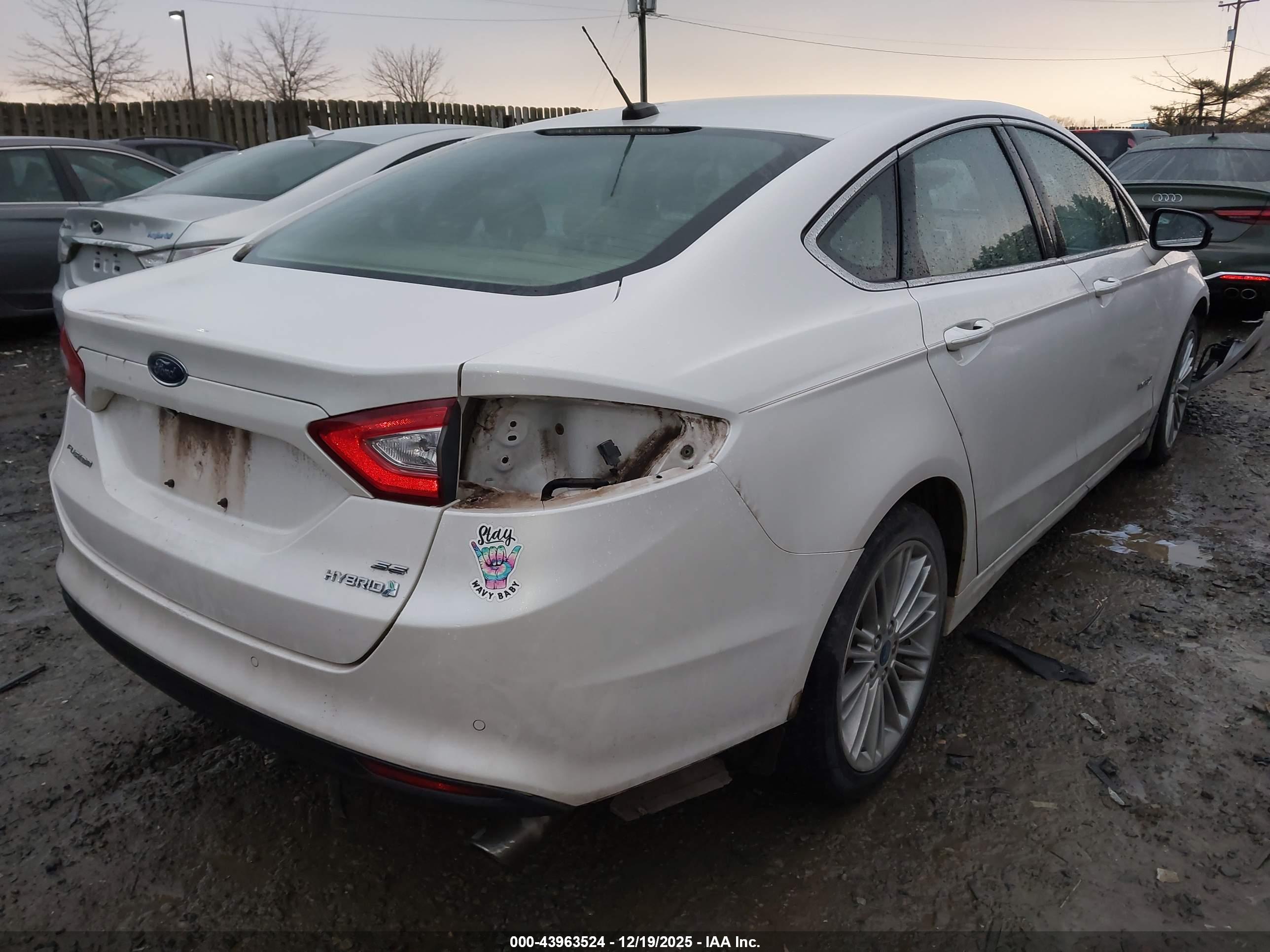 FORD FUSION image 4