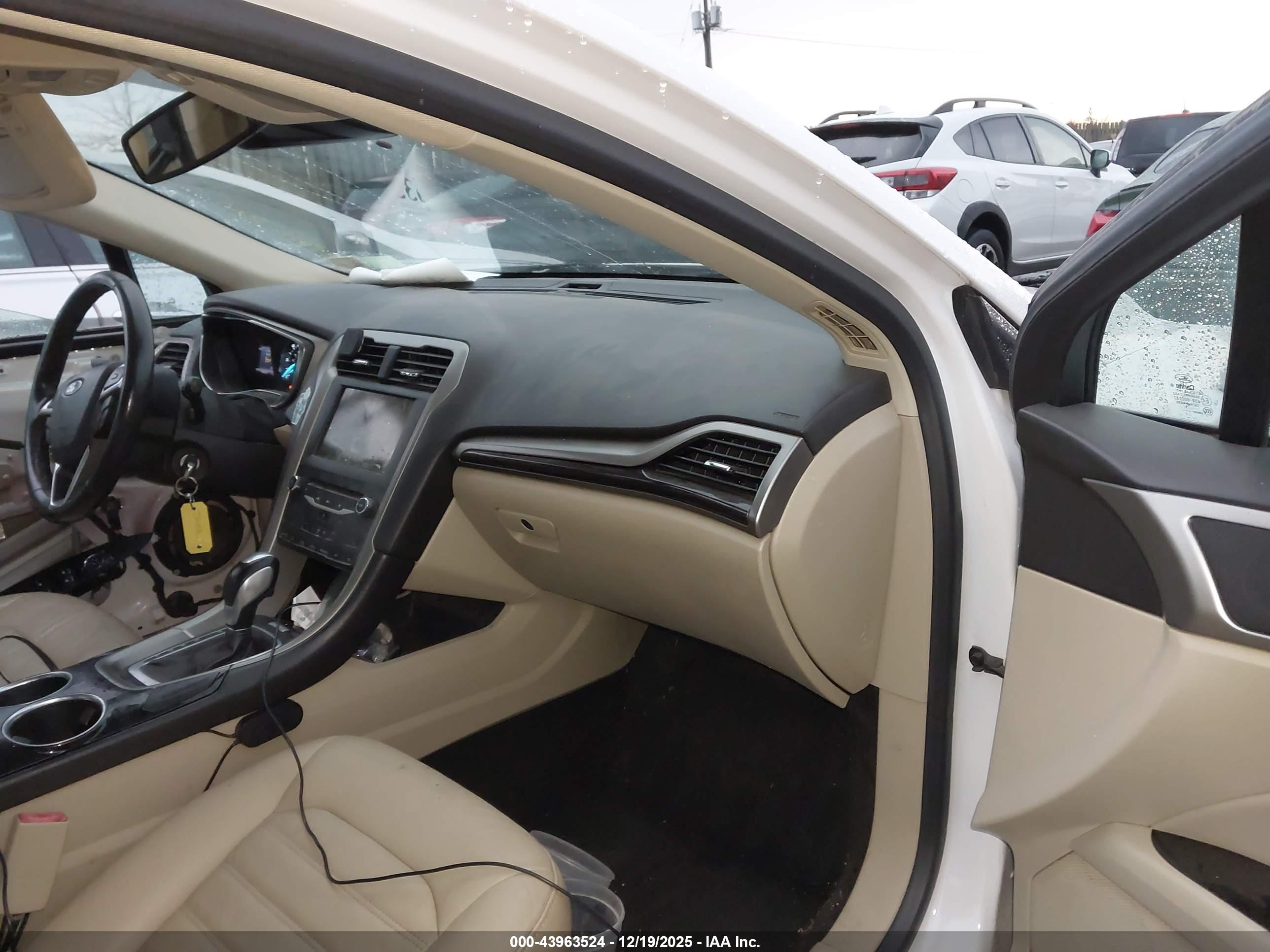 FORD FUSION image 5