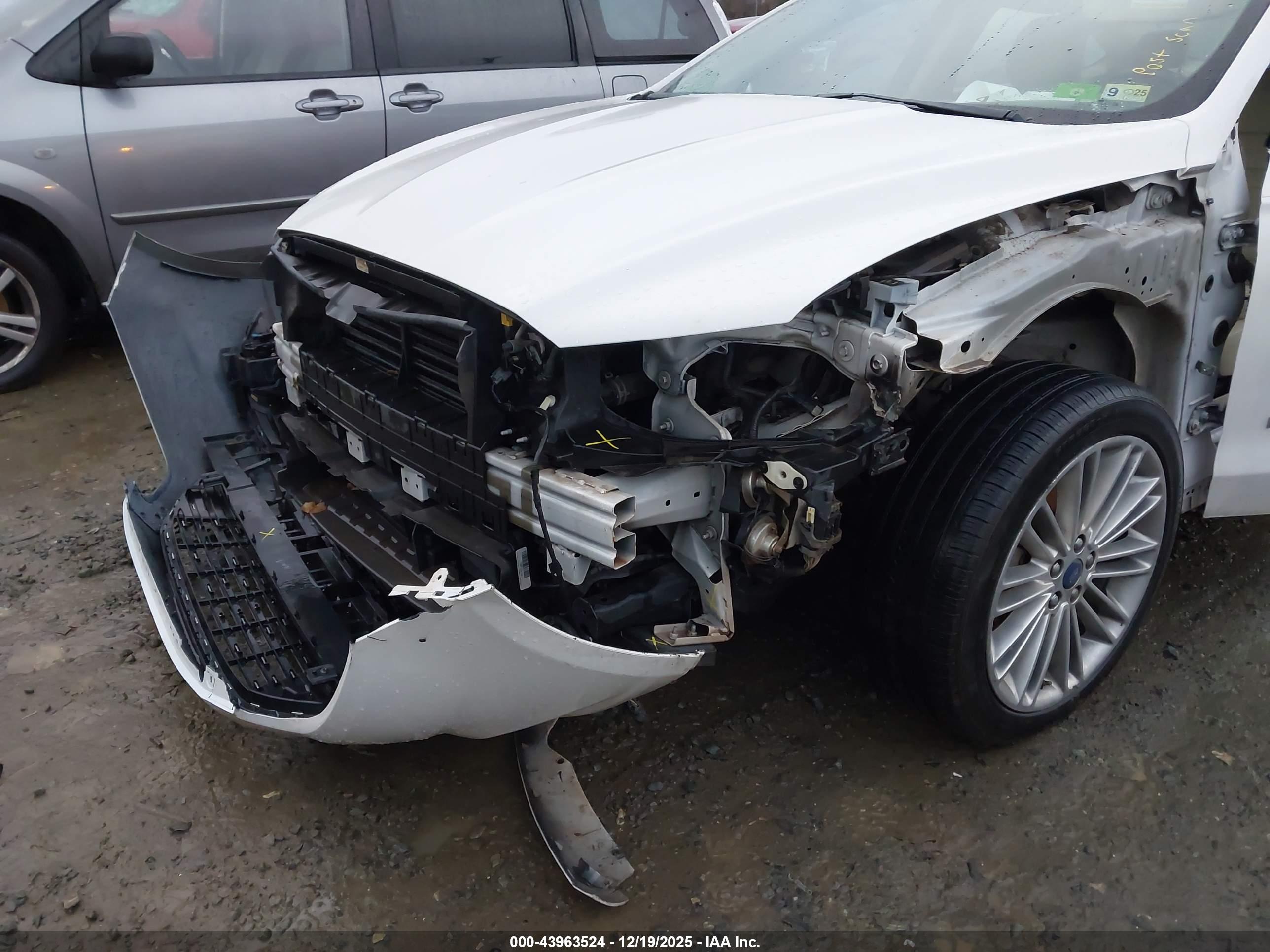 FORD FUSION image 6