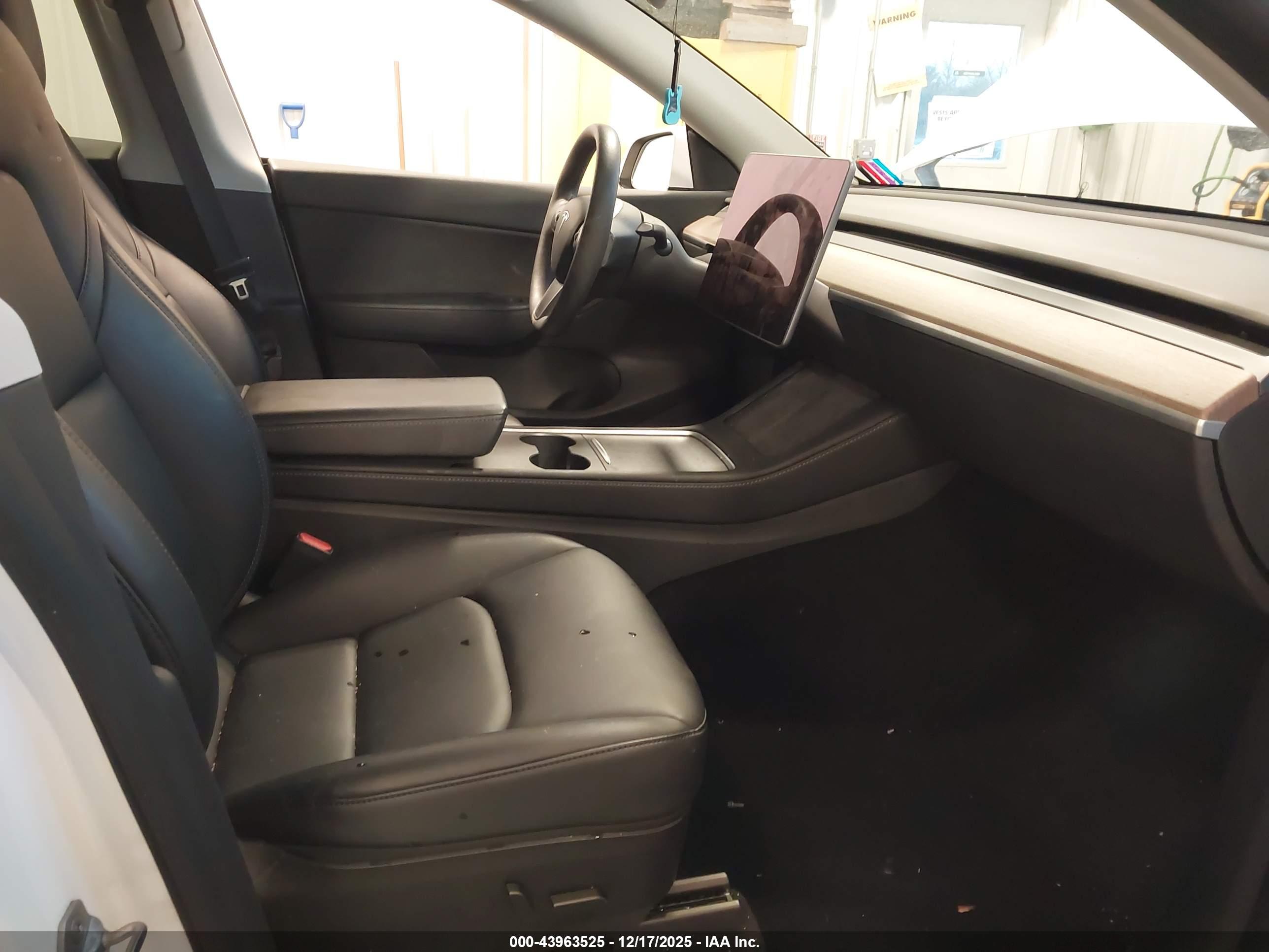 TESLA MODEL image 5