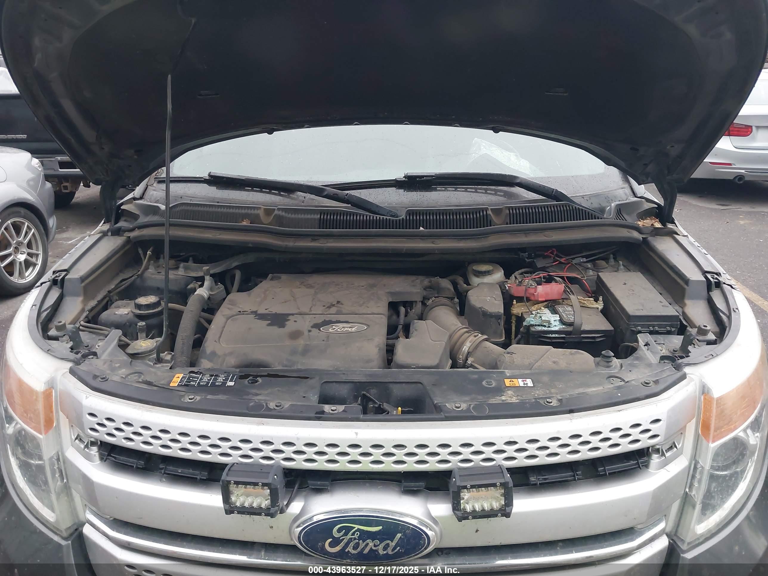 FORD EXPLORER image 10