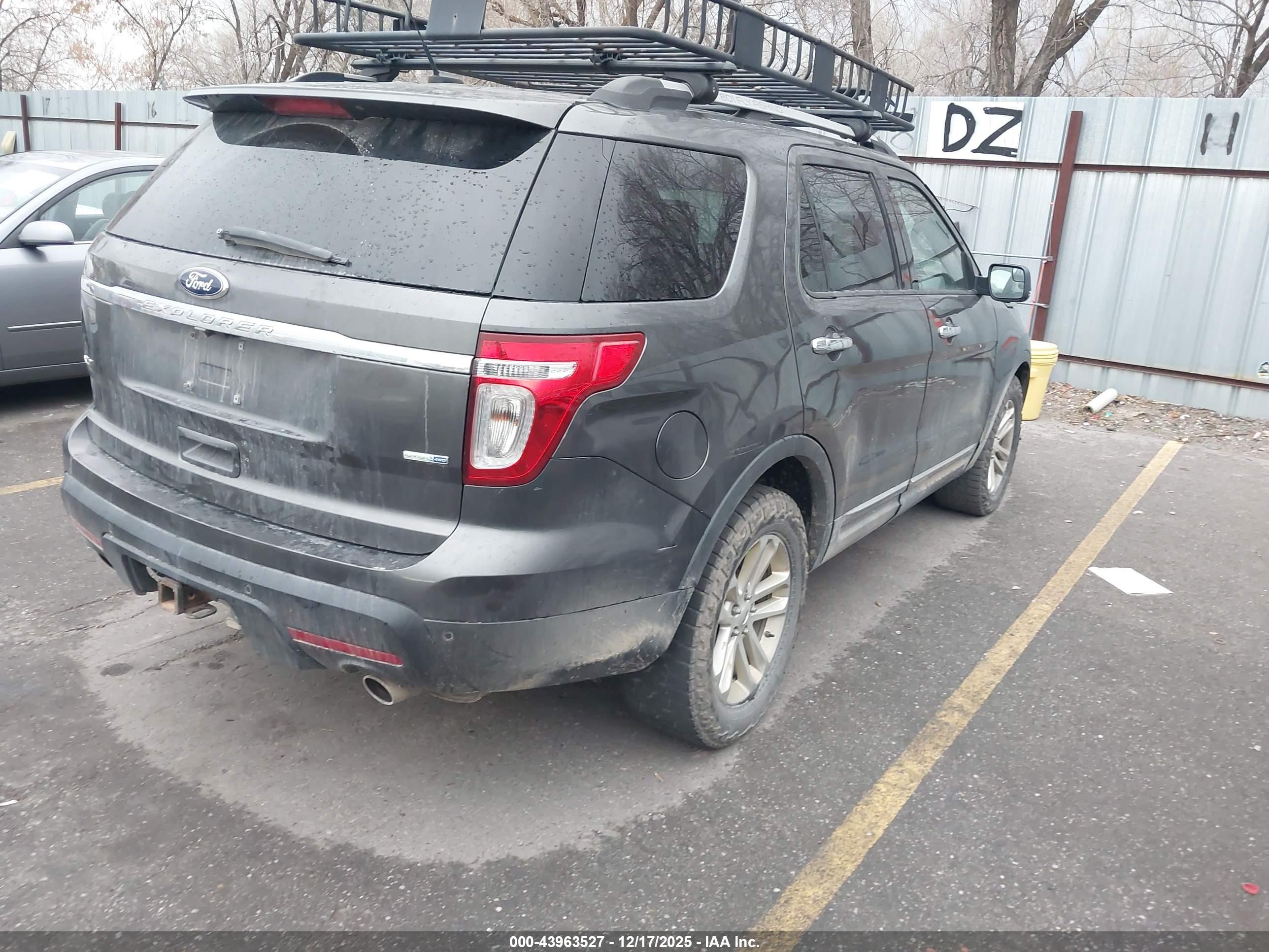 FORD EXPLORER image 4