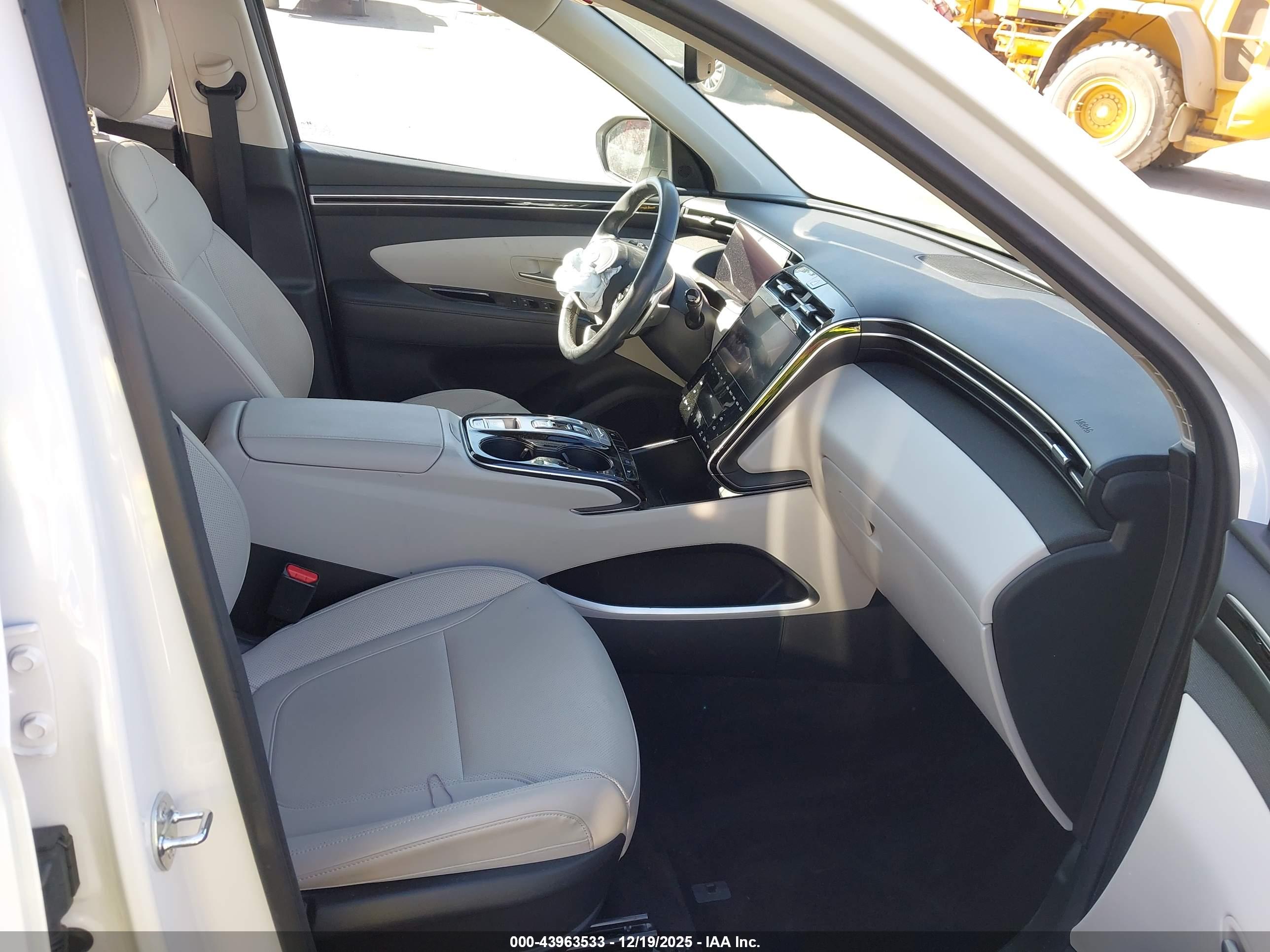 HYUNDAI TUCSON image 5