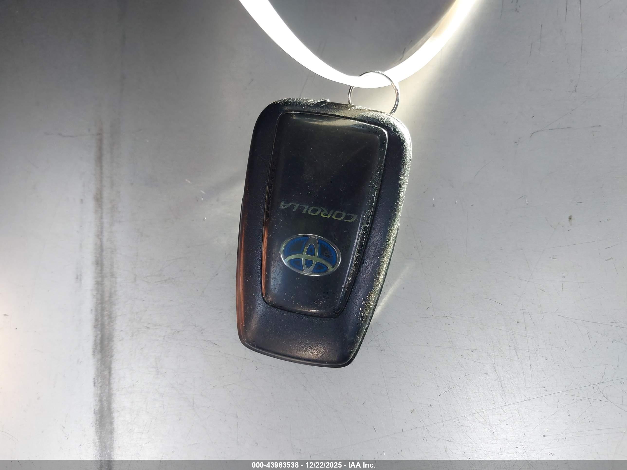 TOYOTA COROLLA image 11