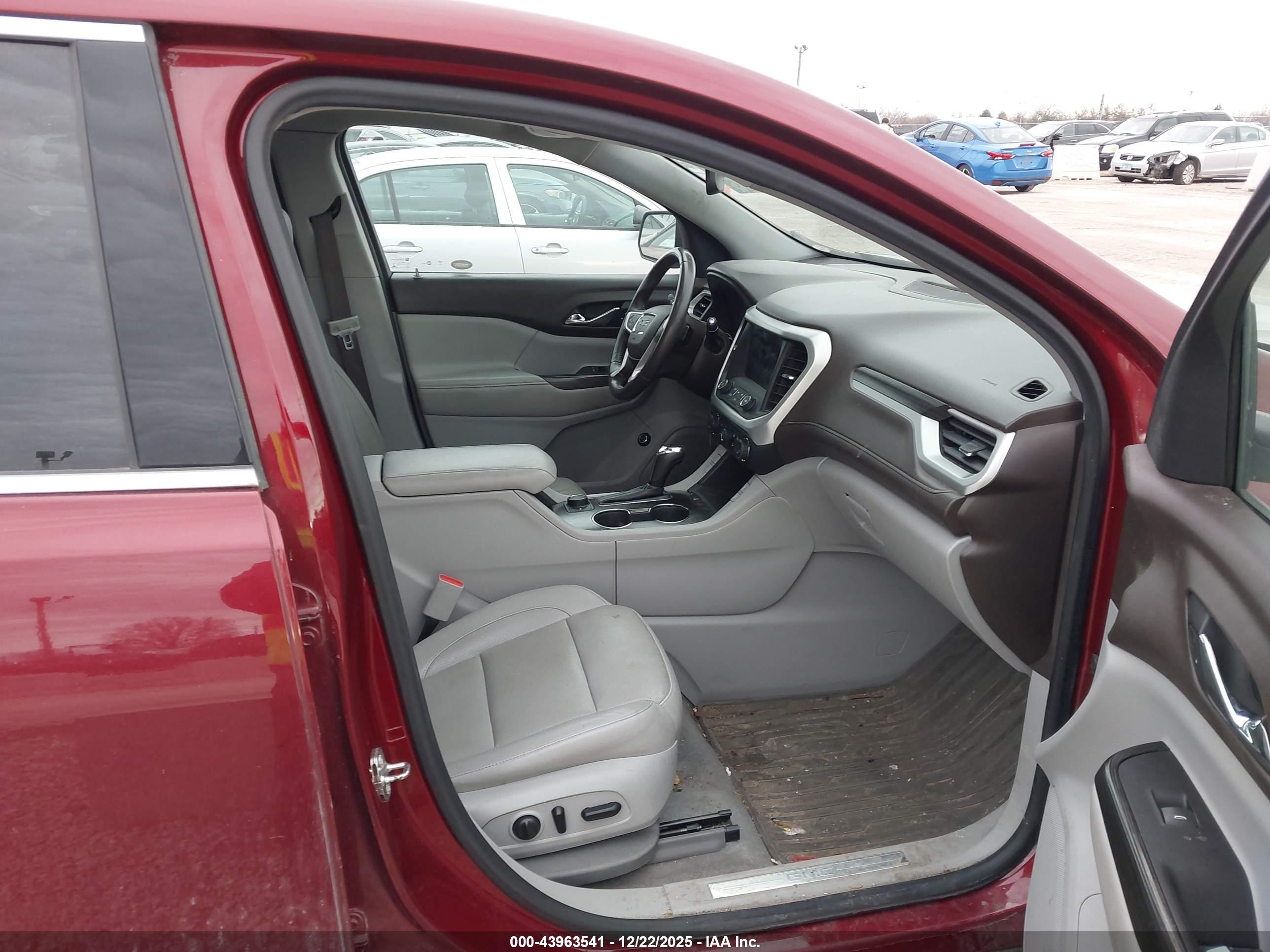 GMC ACADIA image 5