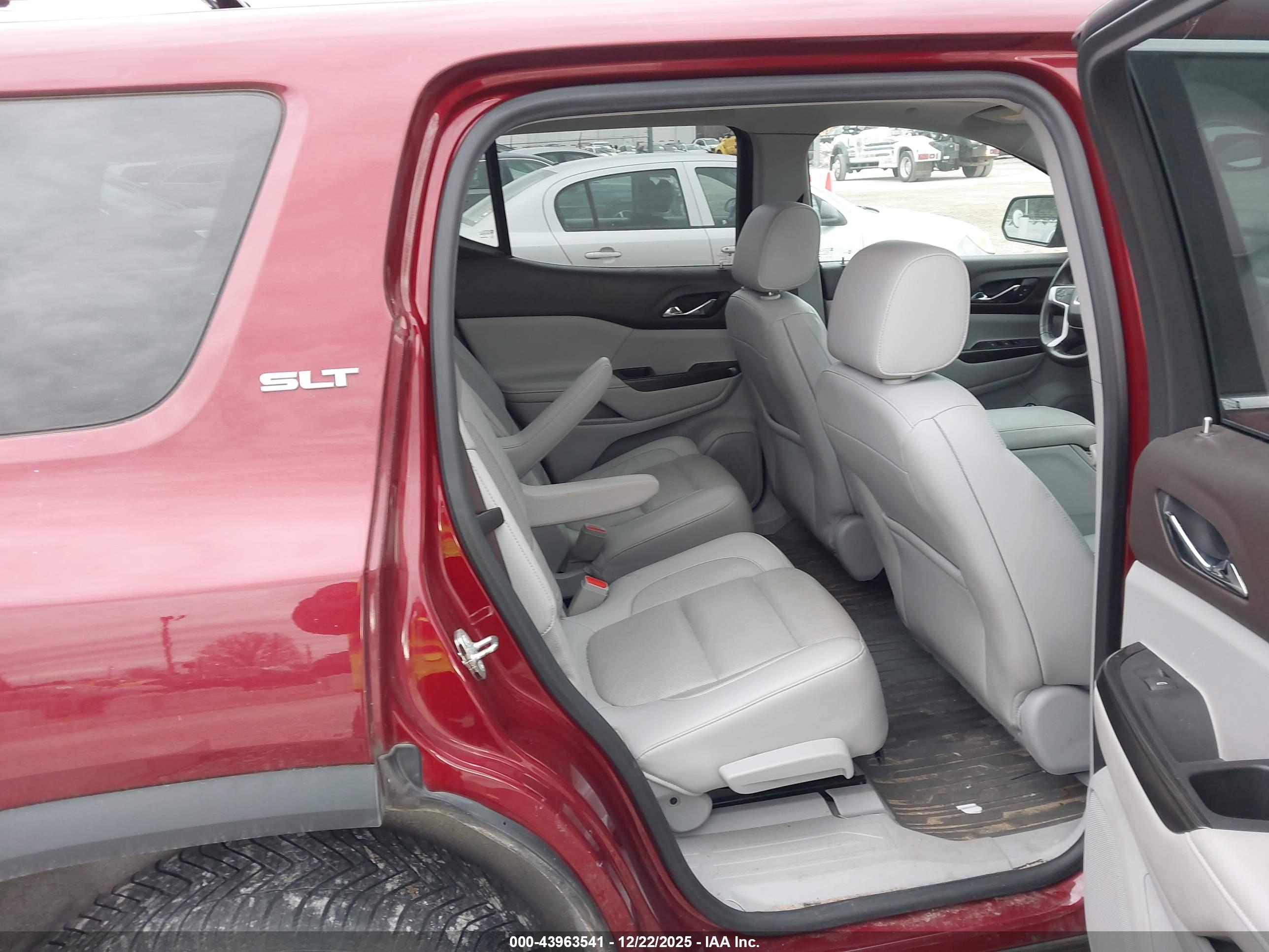GMC ACADIA image 8