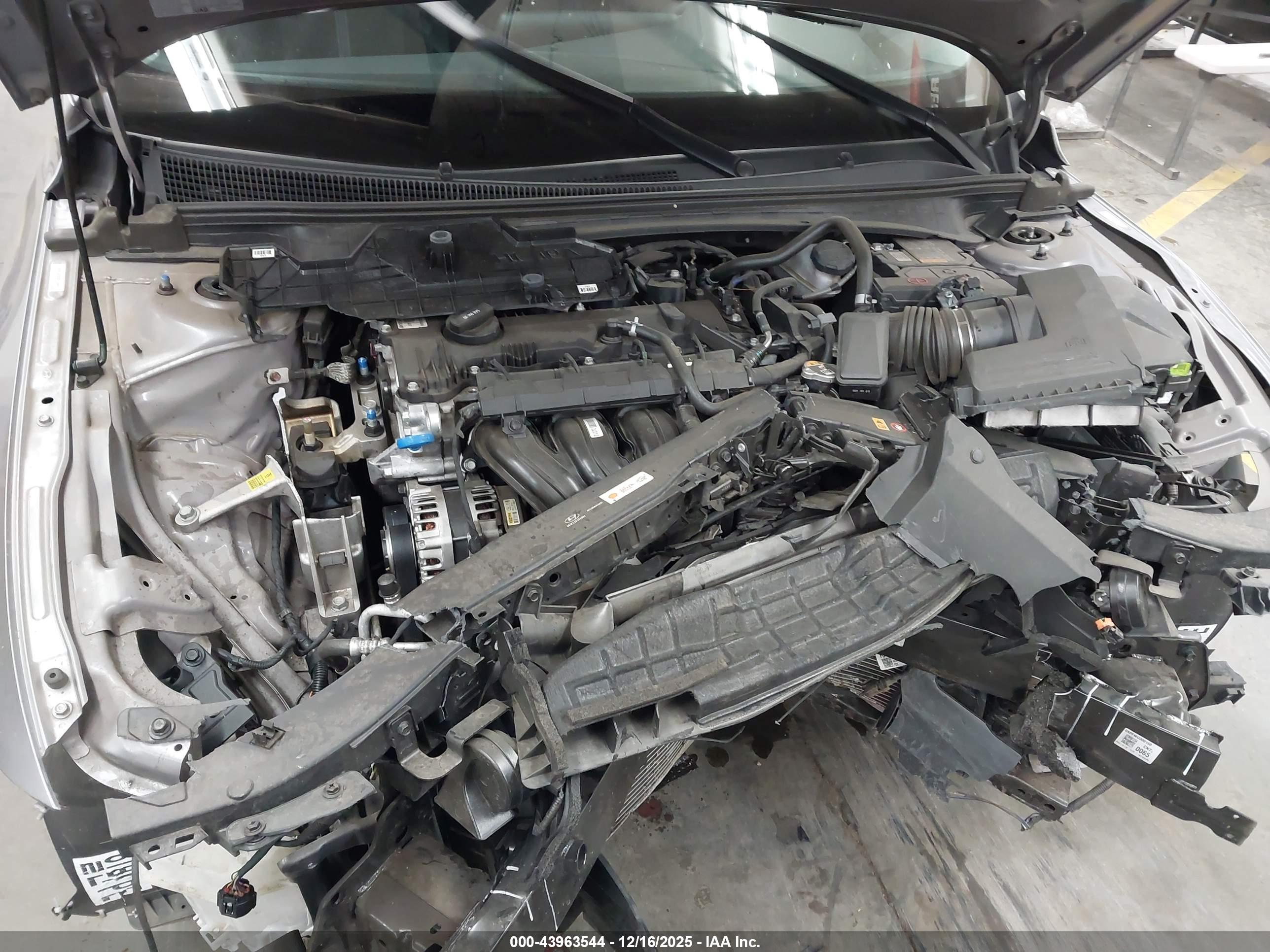 HYUNDAI ELANTRA image 10