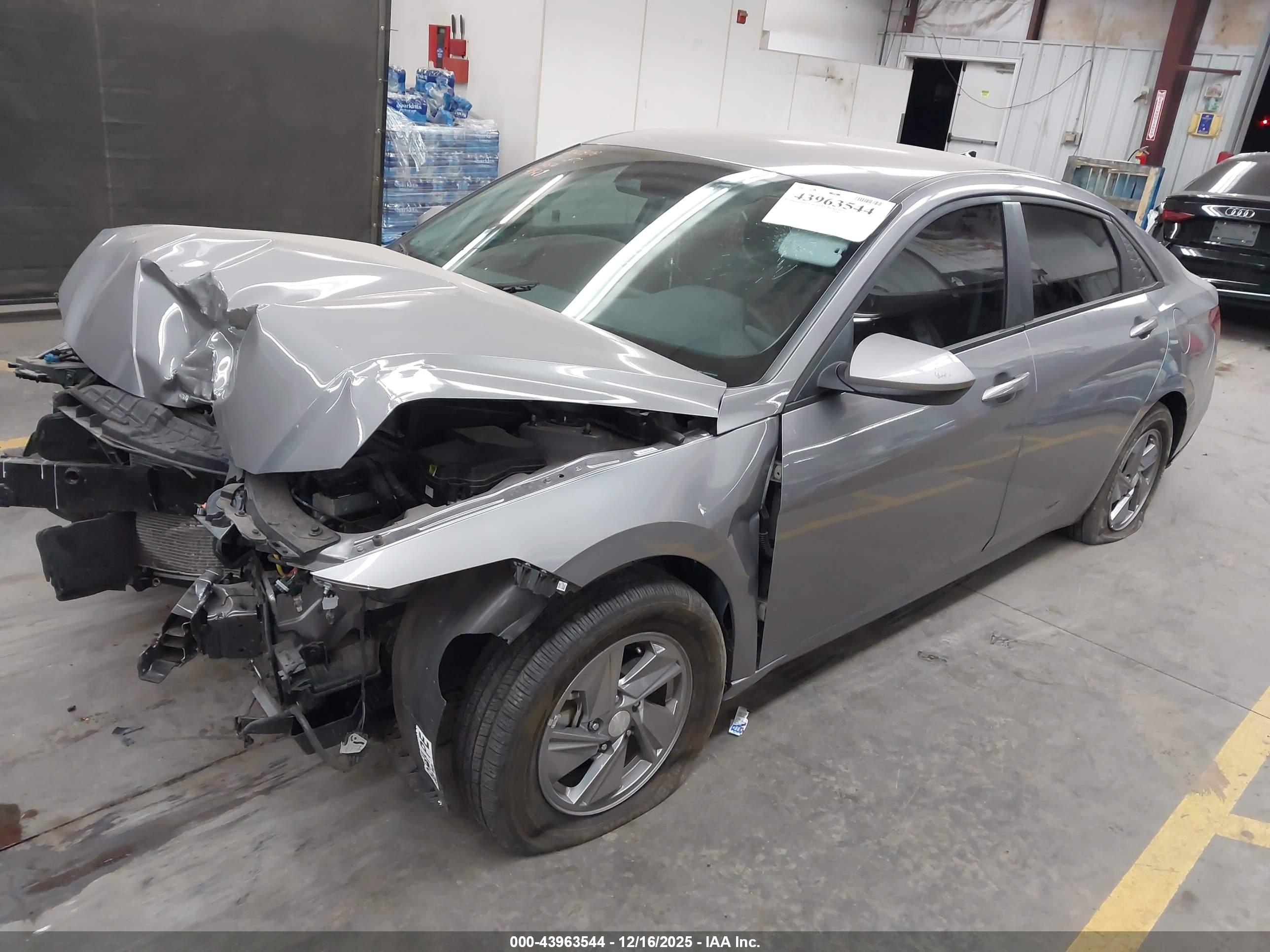 HYUNDAI ELANTRA image 2