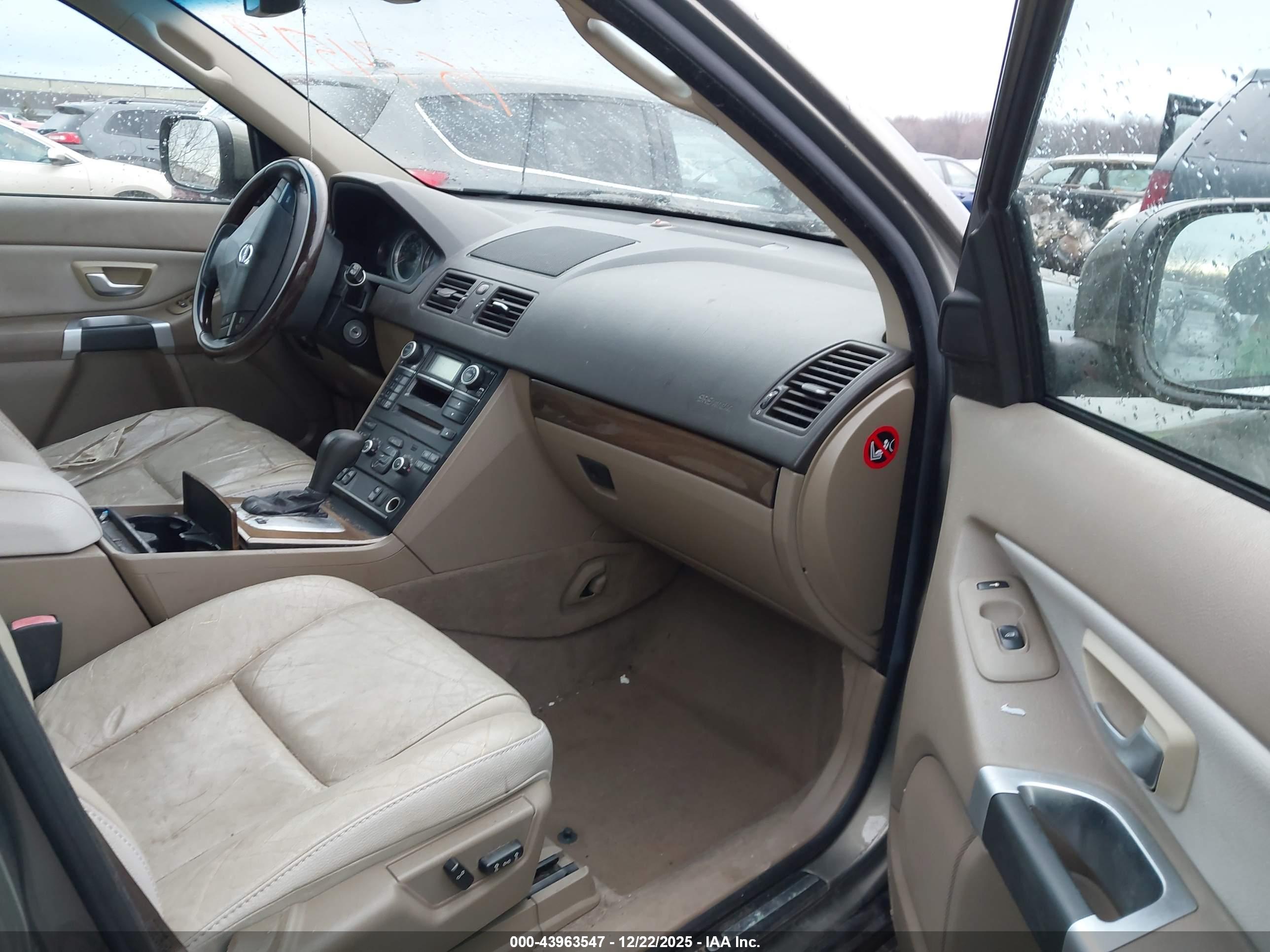 VOLVO XC90 image 5