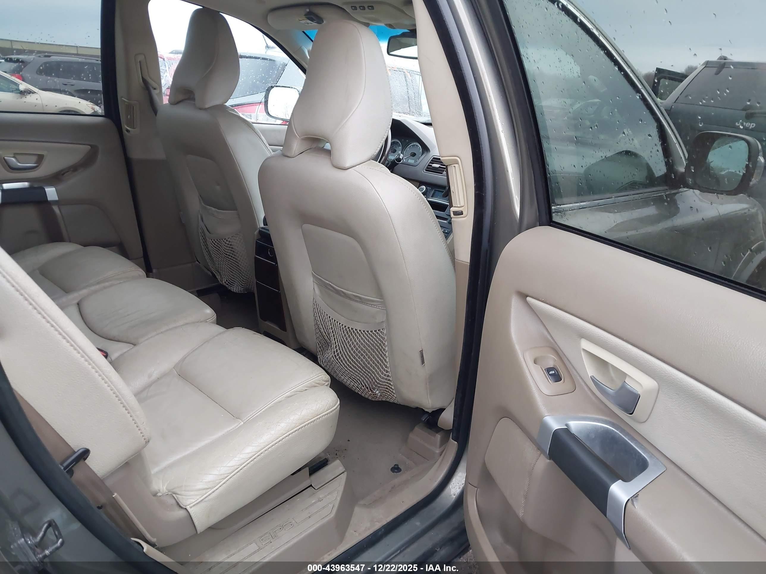 VOLVO XC90 image 8