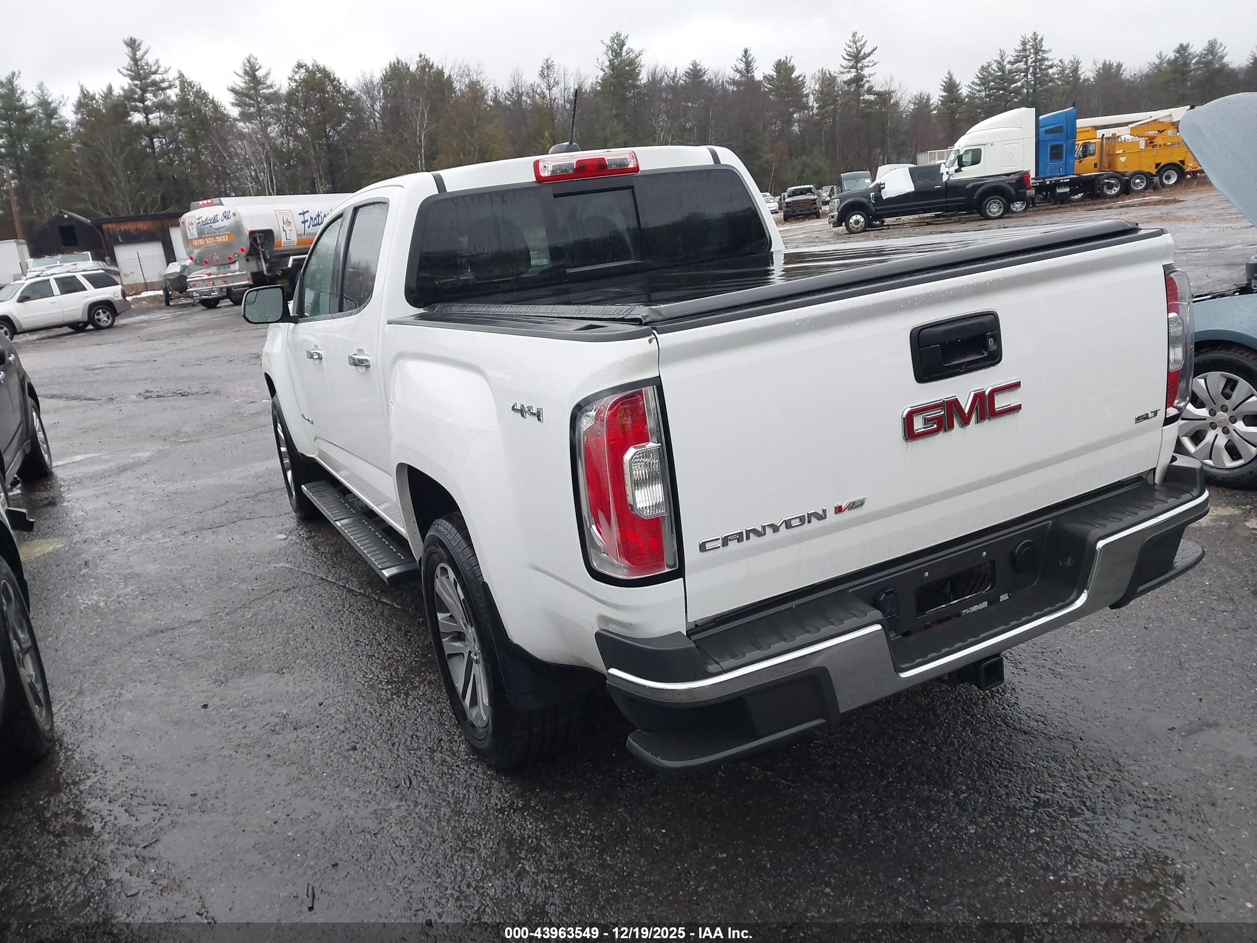 GMC CANYON image 3