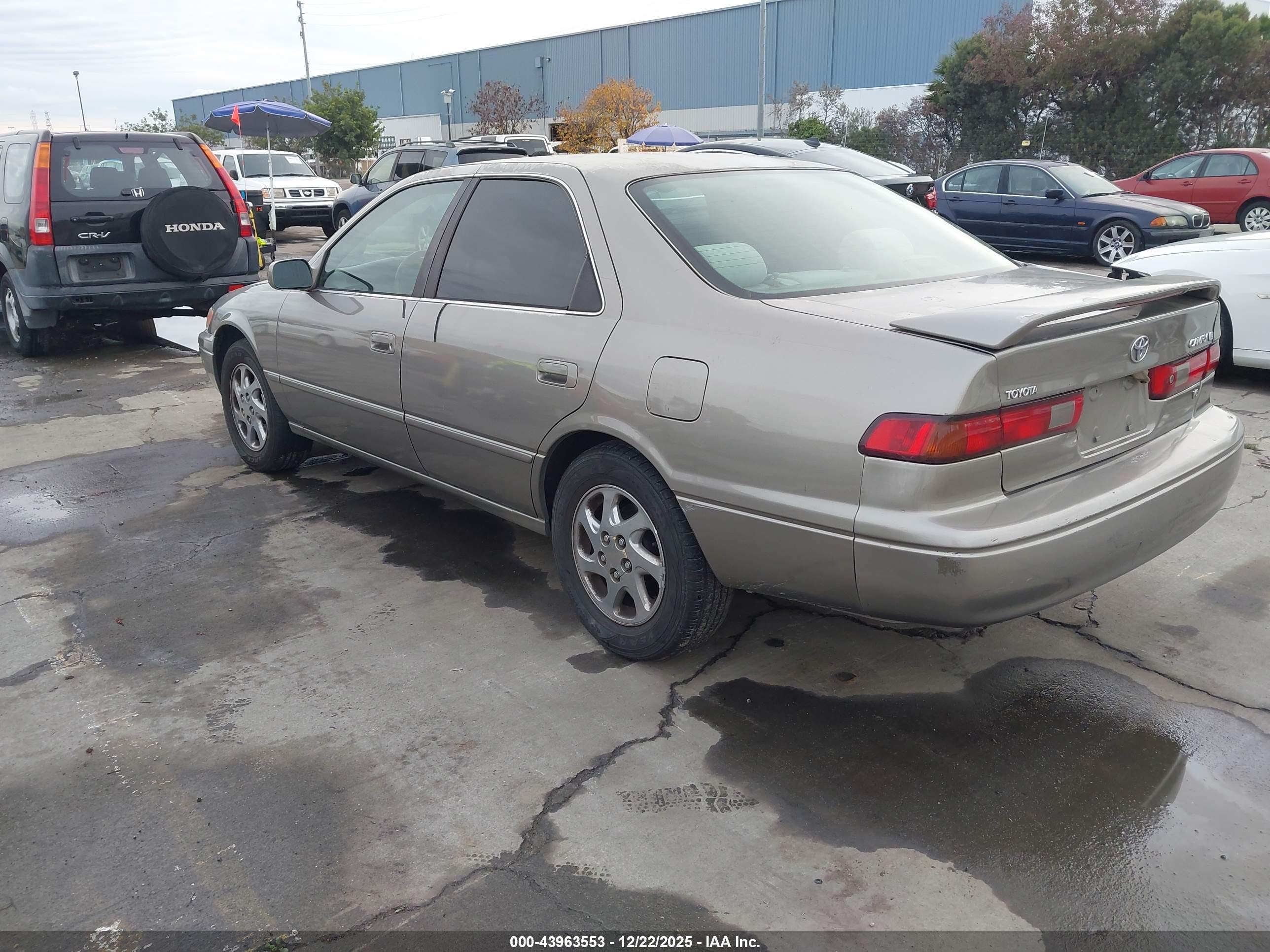 TOYOTA CAMRY image 3