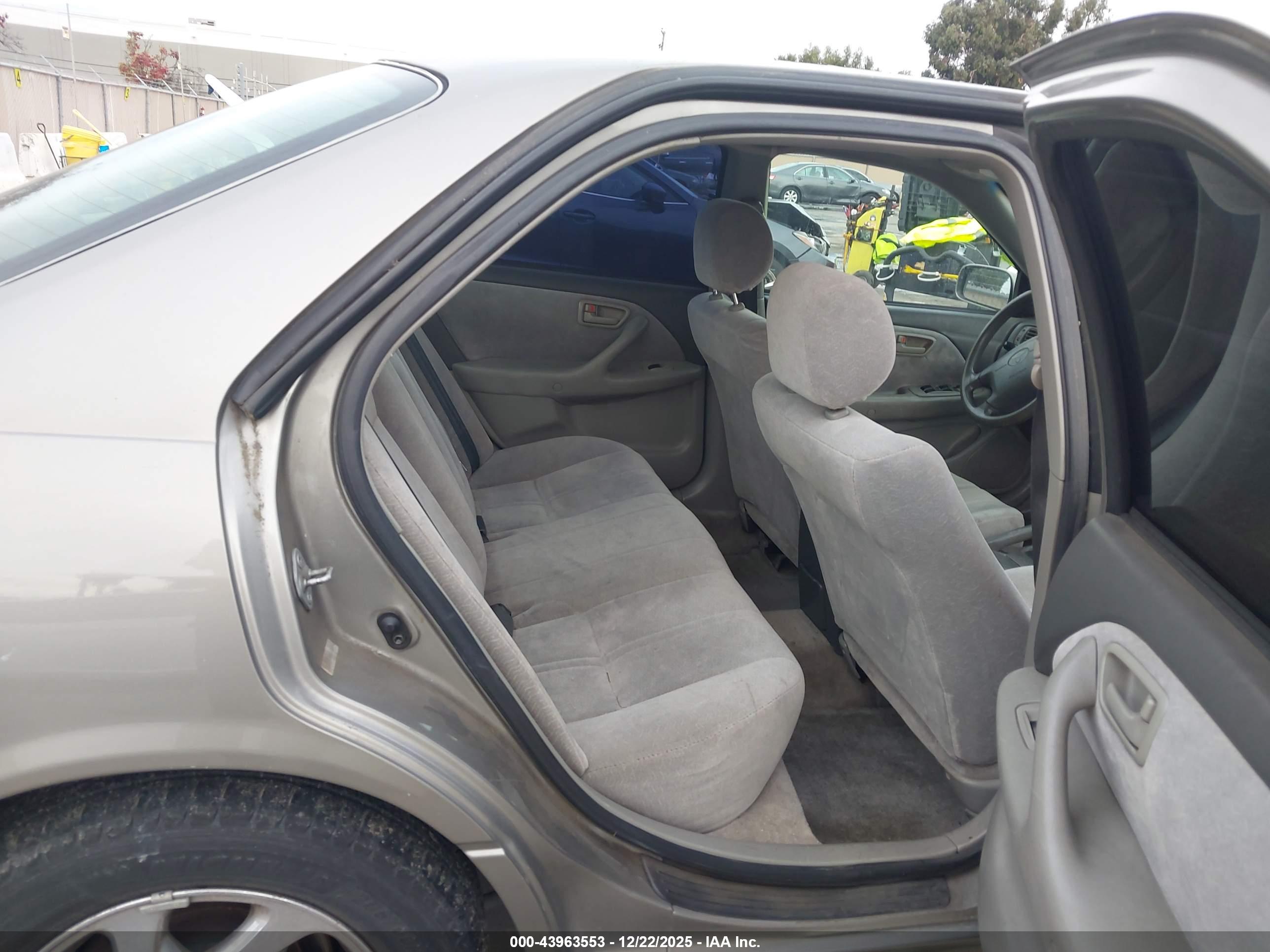 TOYOTA CAMRY image 8