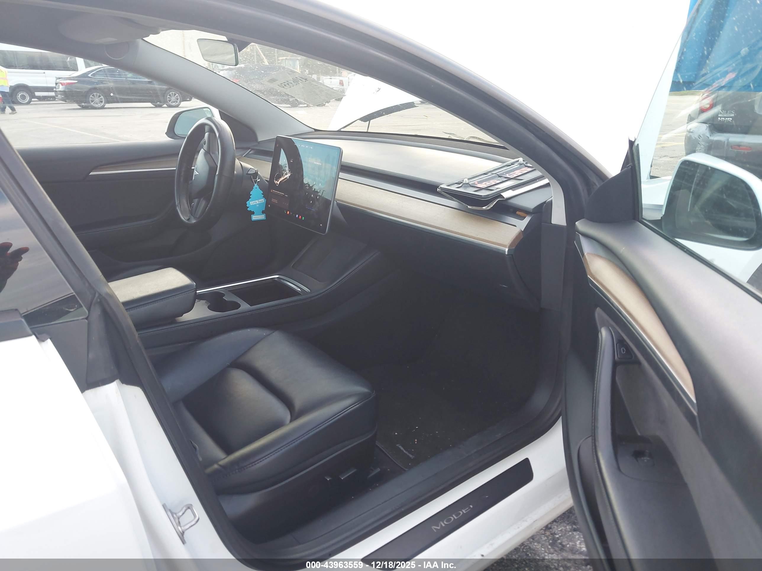 TESLA MODEL image 5