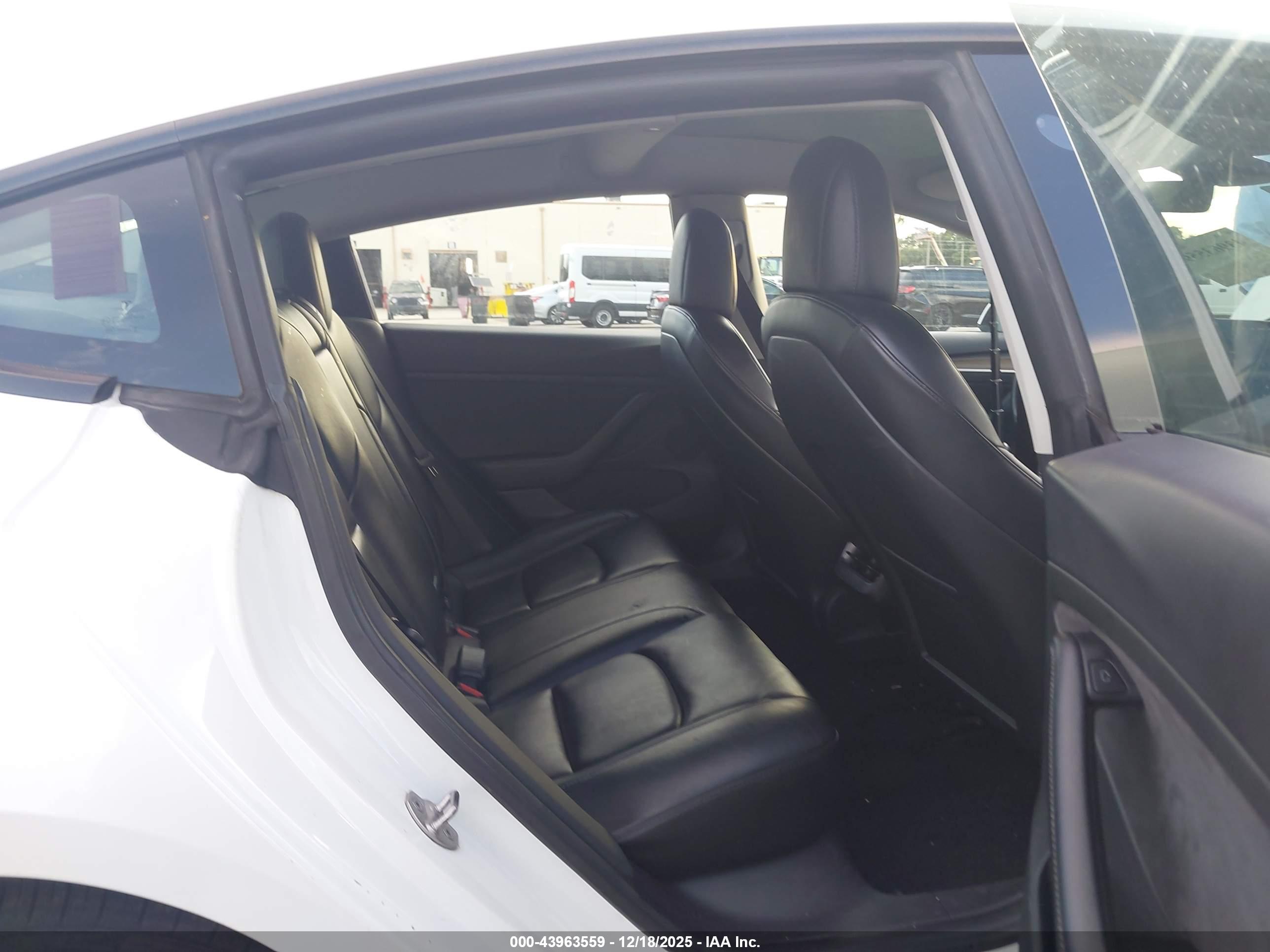TESLA MODEL image 8
