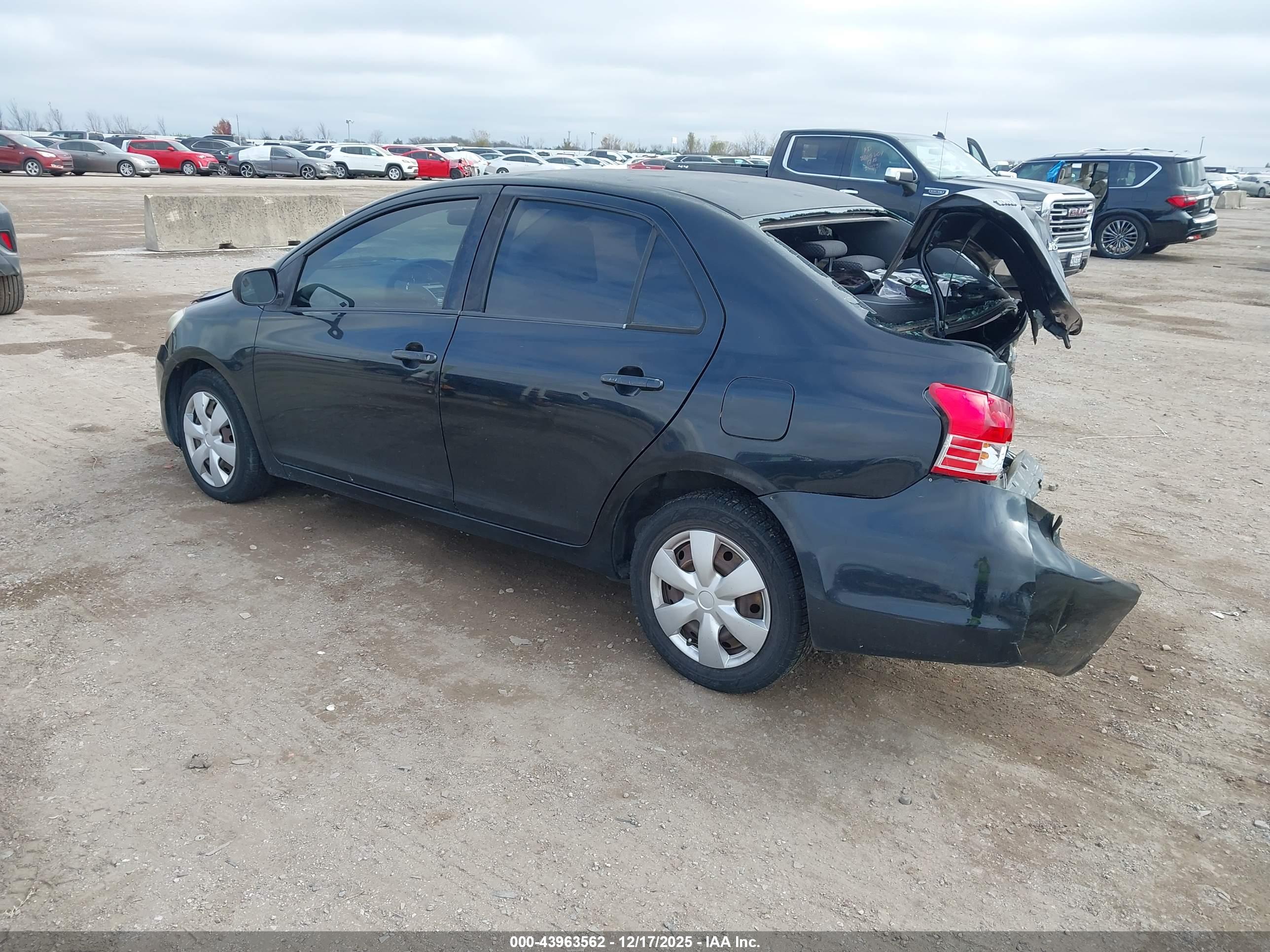 TOYOTA YARIS image 3