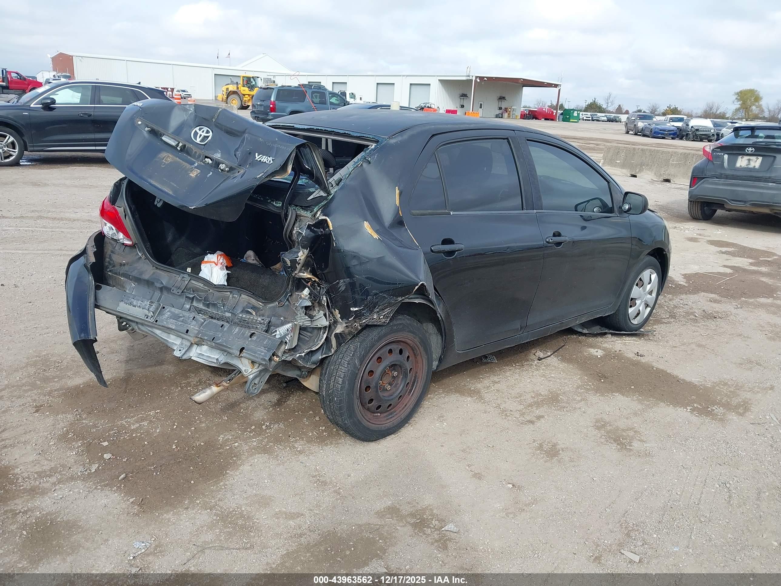 TOYOTA YARIS image 4