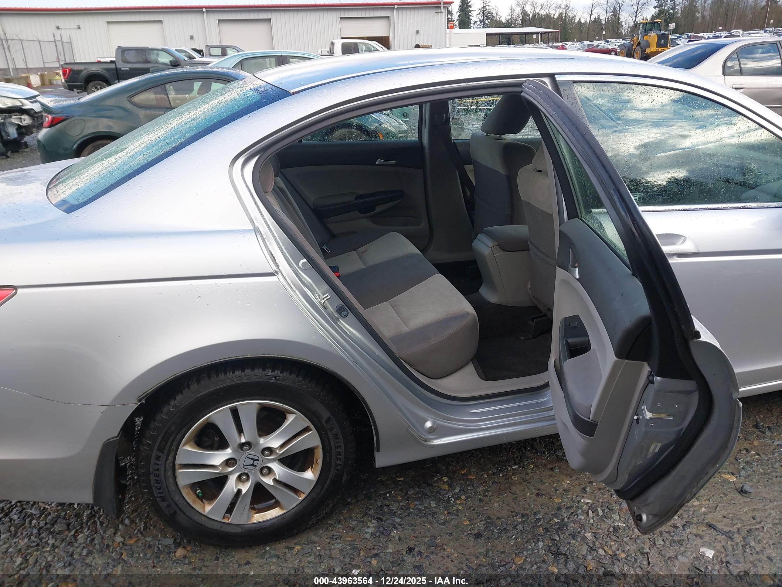 HONDA ACCORD image 8