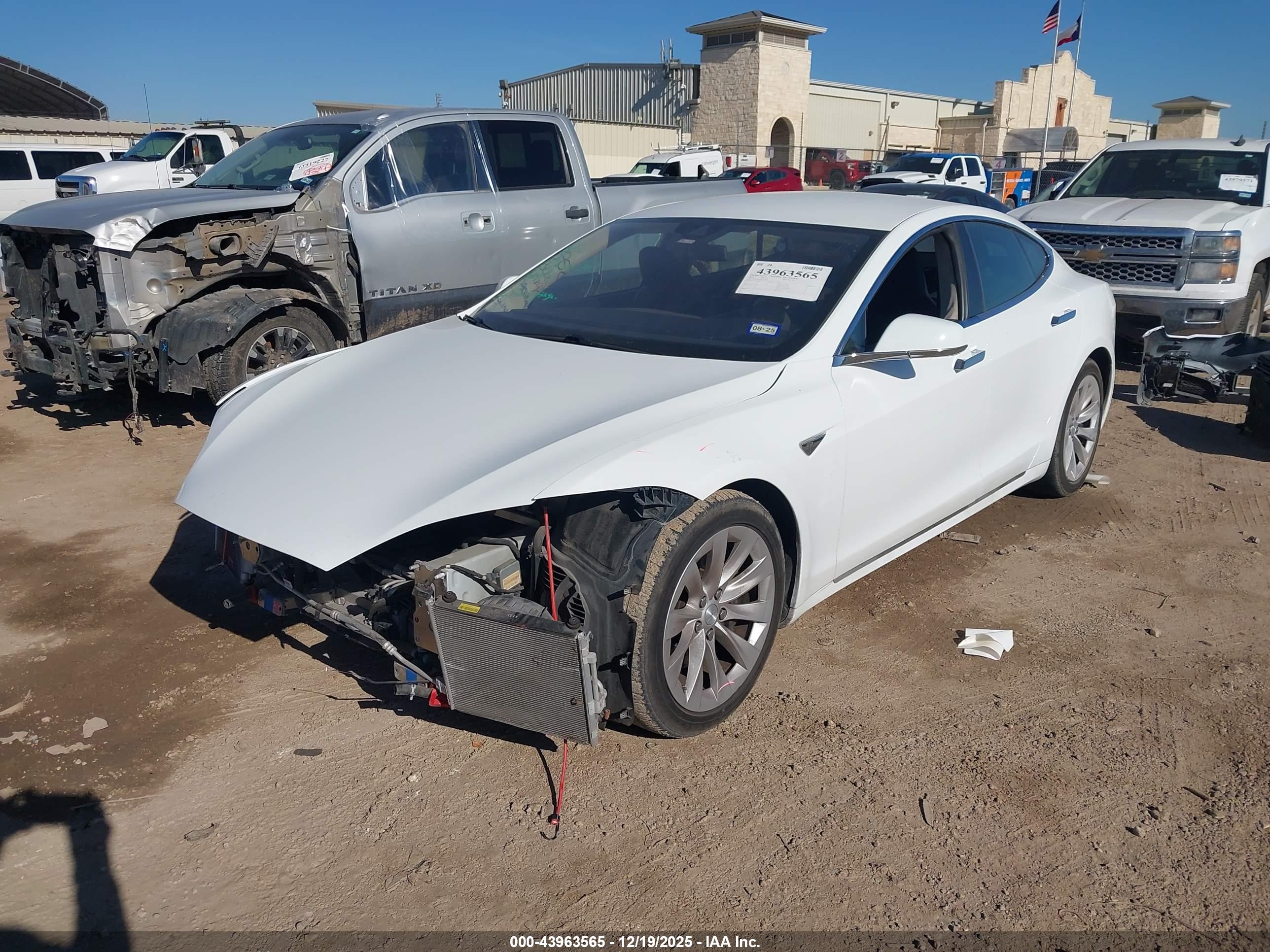 TESLA MODEL image 2