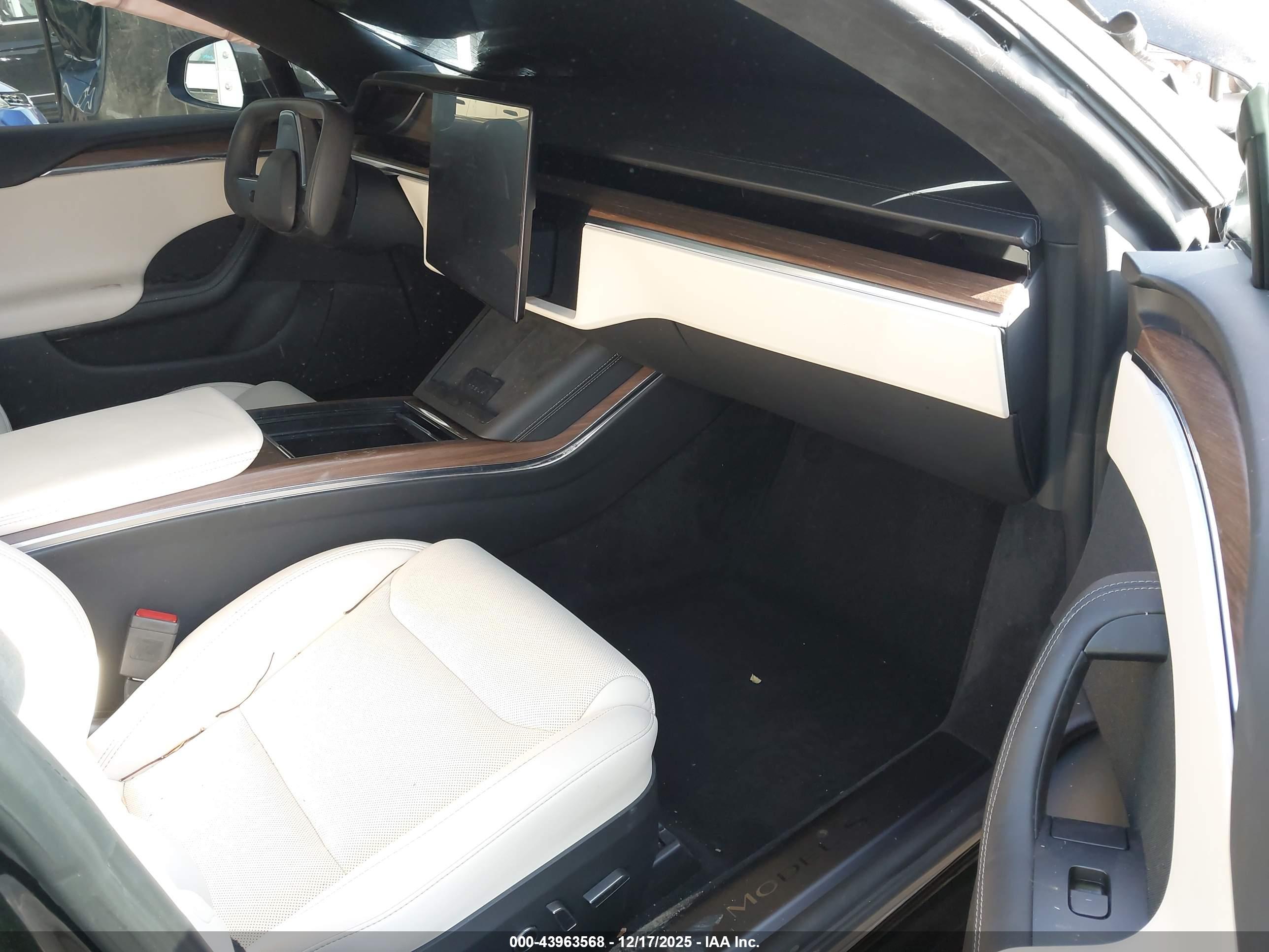 TESLA MODEL image 5