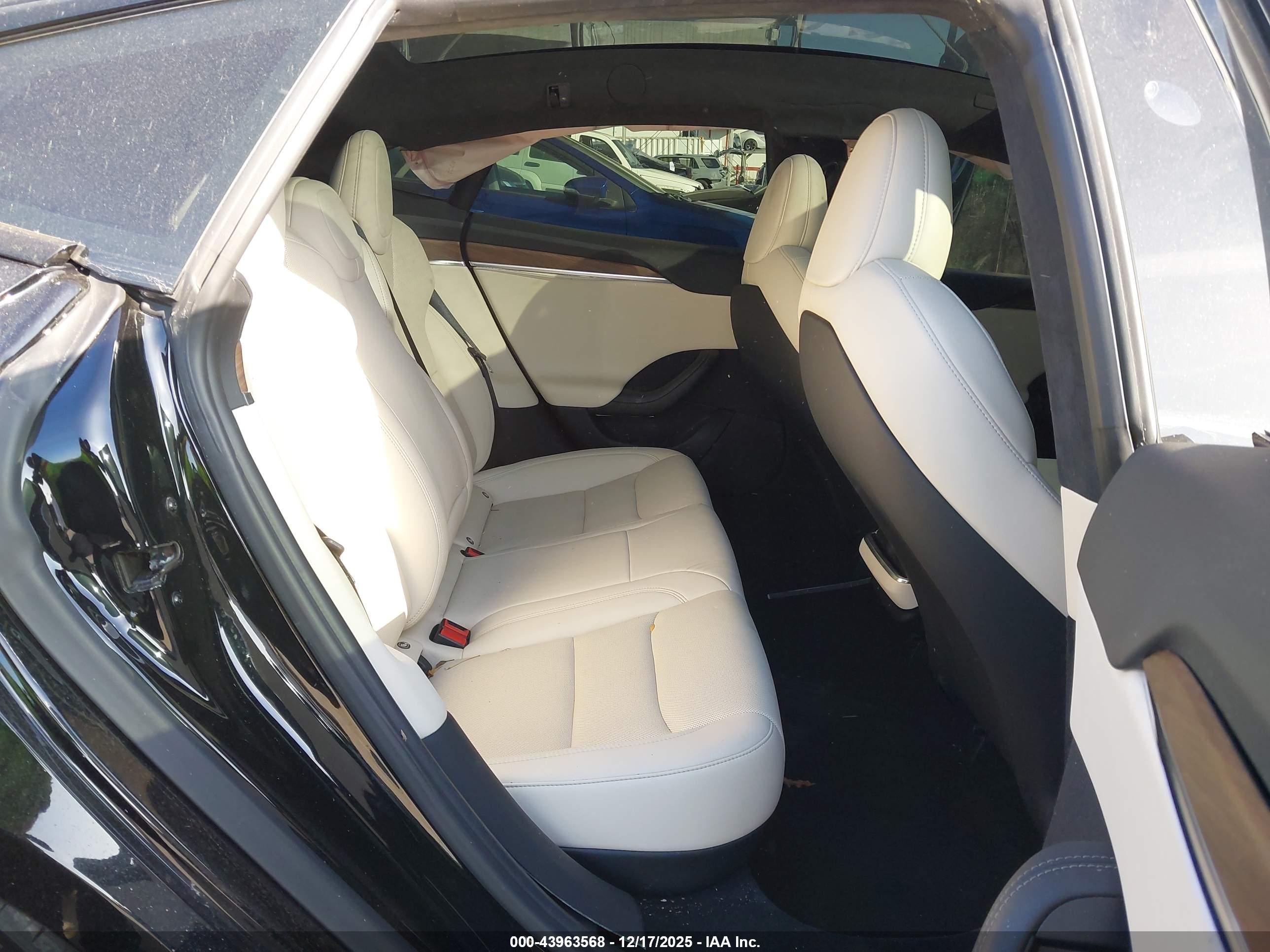 TESLA MODEL image 8