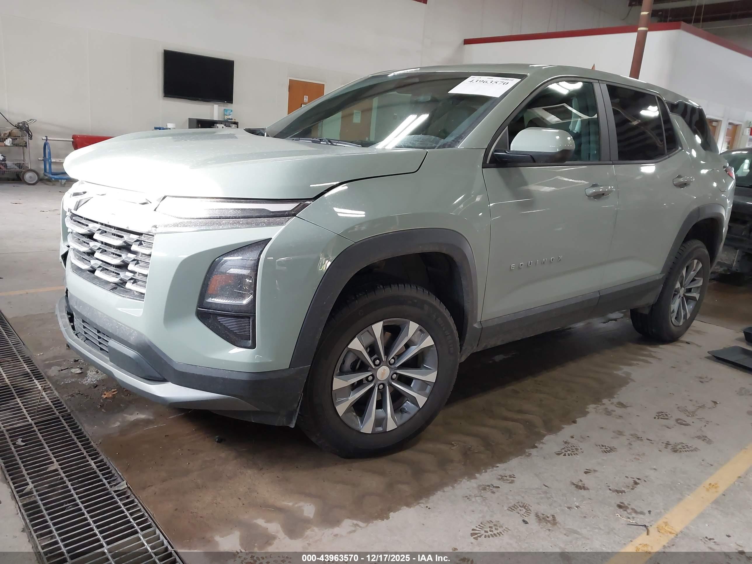 CHEVROLET EQUINOX image 2