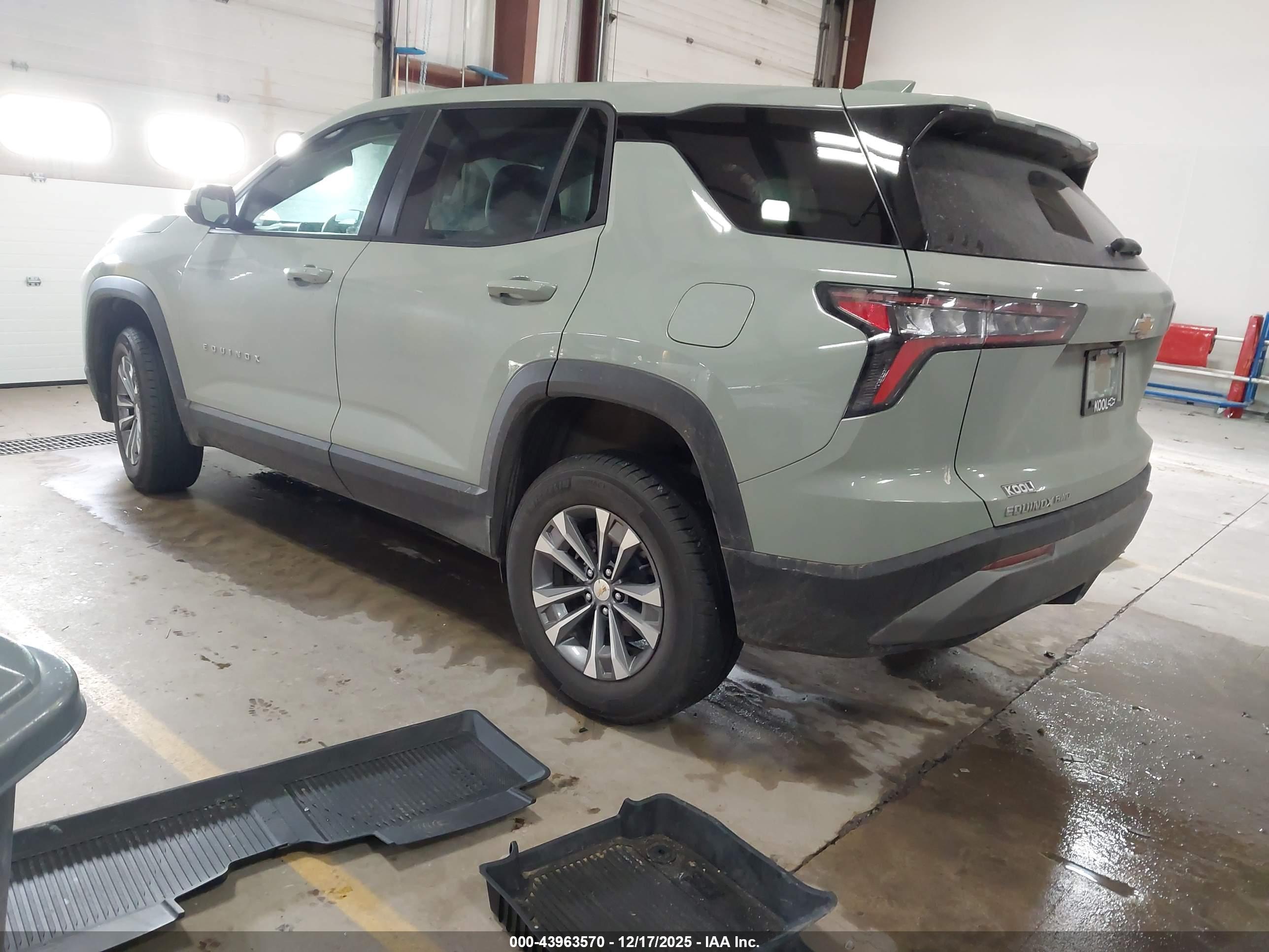 CHEVROLET EQUINOX image 3