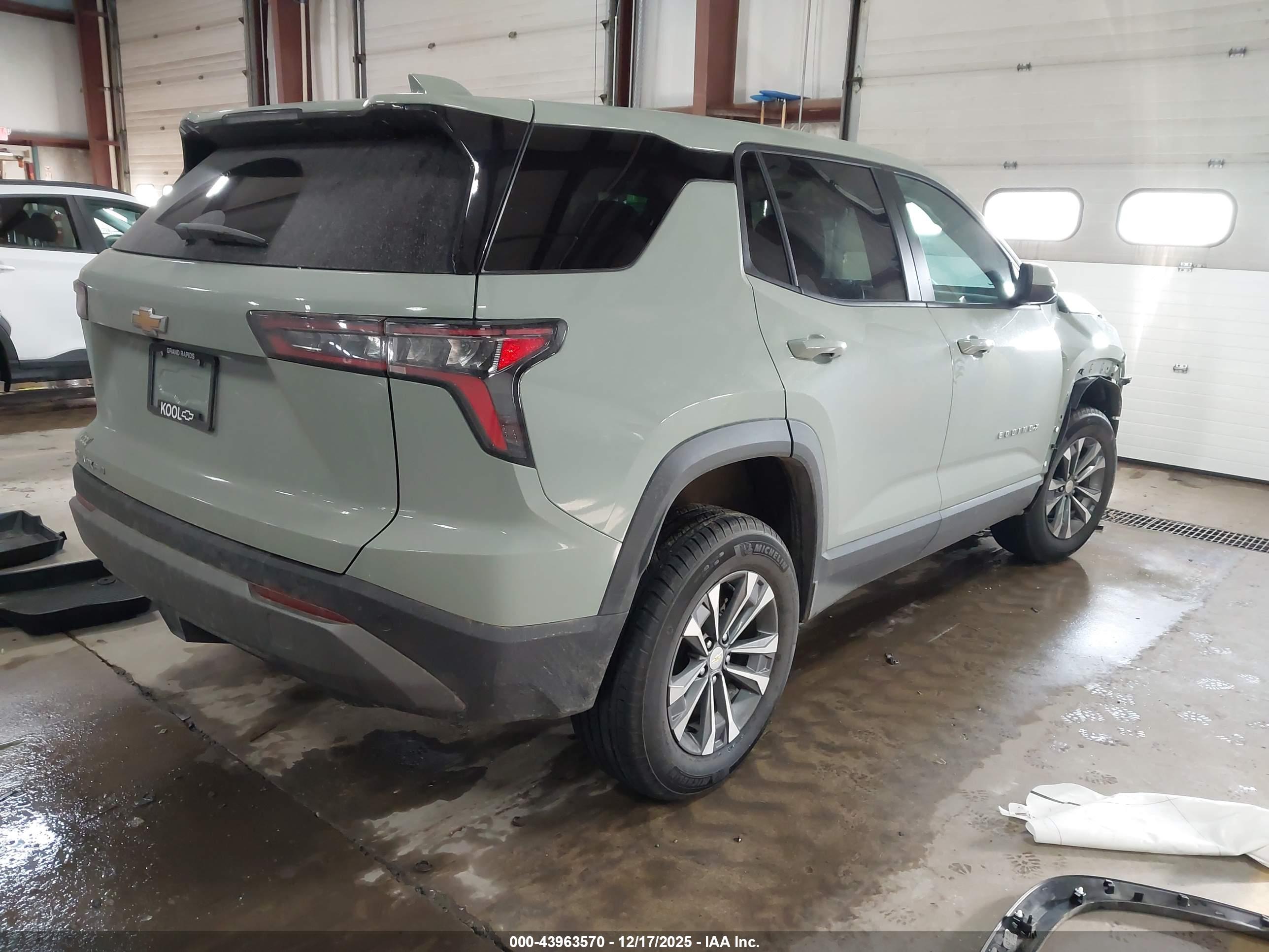 CHEVROLET EQUINOX image 4