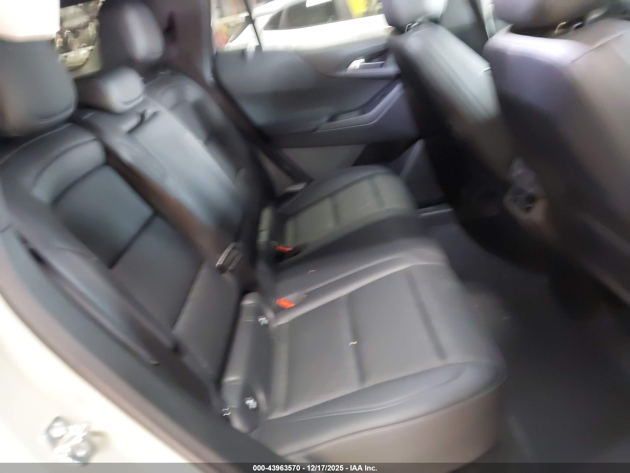 CHEVROLET EQUINOX image 8