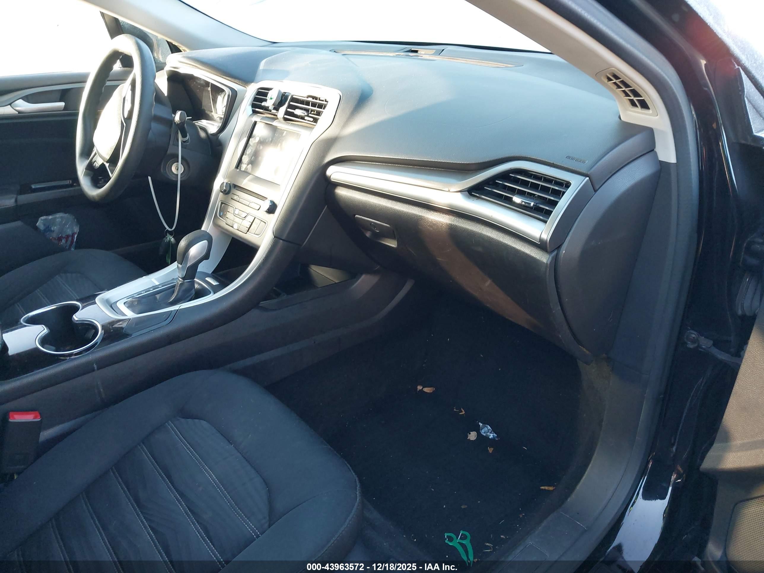 FORD FUSION image 5